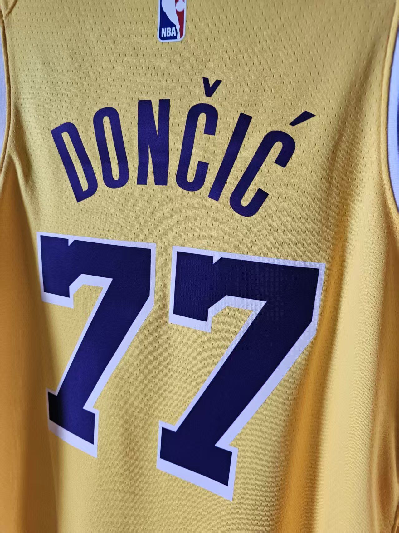 NBA Lakers 77 Luka Dončić Jersey Size US L / EU 52-54 / 3 - 3 Thumbnail