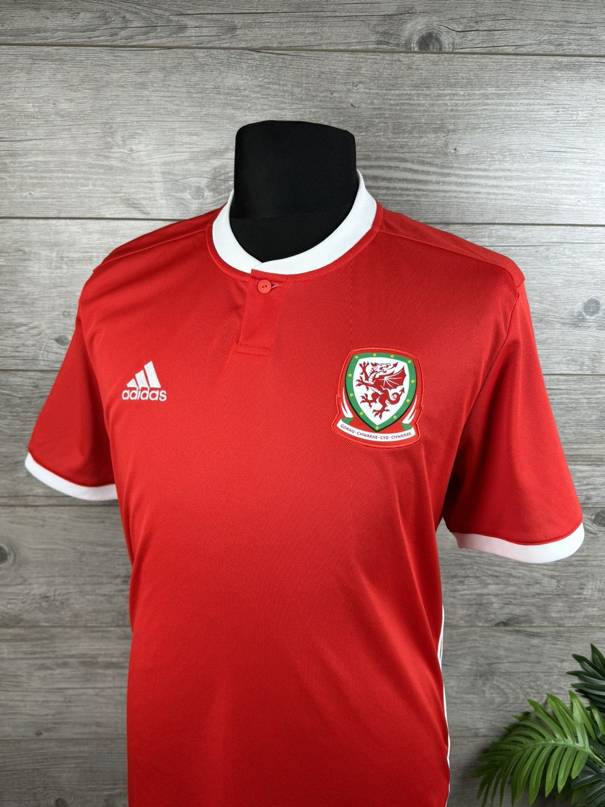 Adidas Adidas Wales Home 2018 Soccer Jersey size XL Size US XL / EU 56 / 4 - 2 Thumbnail