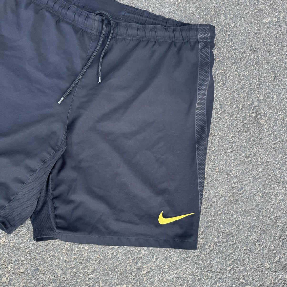 Nike Y2K Nike Galatasaray Black Soccer Shorts XL Blokecore Size US 36 / EU 52 - 6 Thumbnail