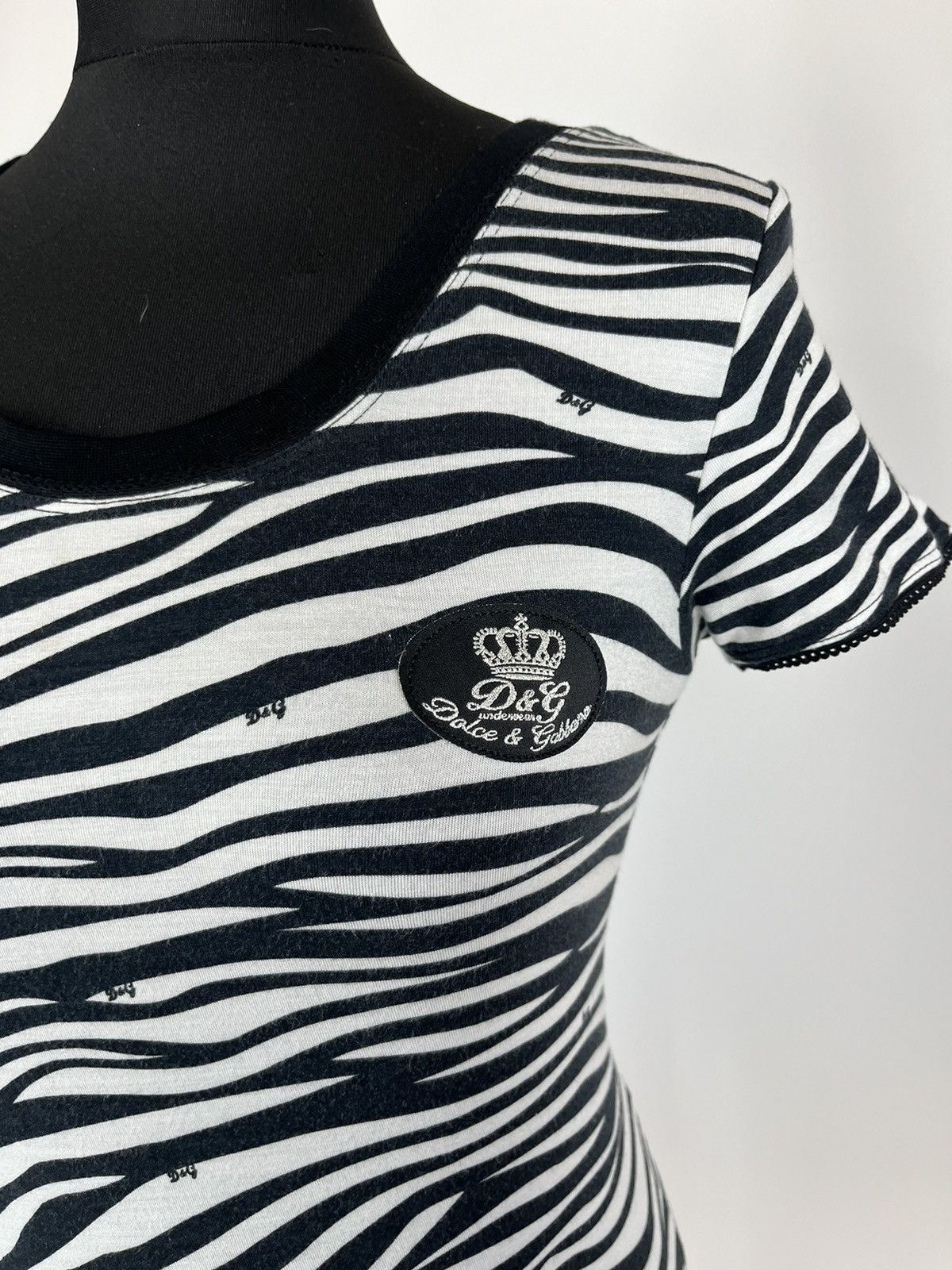 Designer × Dolce & Gabbana Dolche Gabbana Women Monogram Tshirt Size S (0358) Size S / US 4 / IT 40 - 4 Thumbnail
