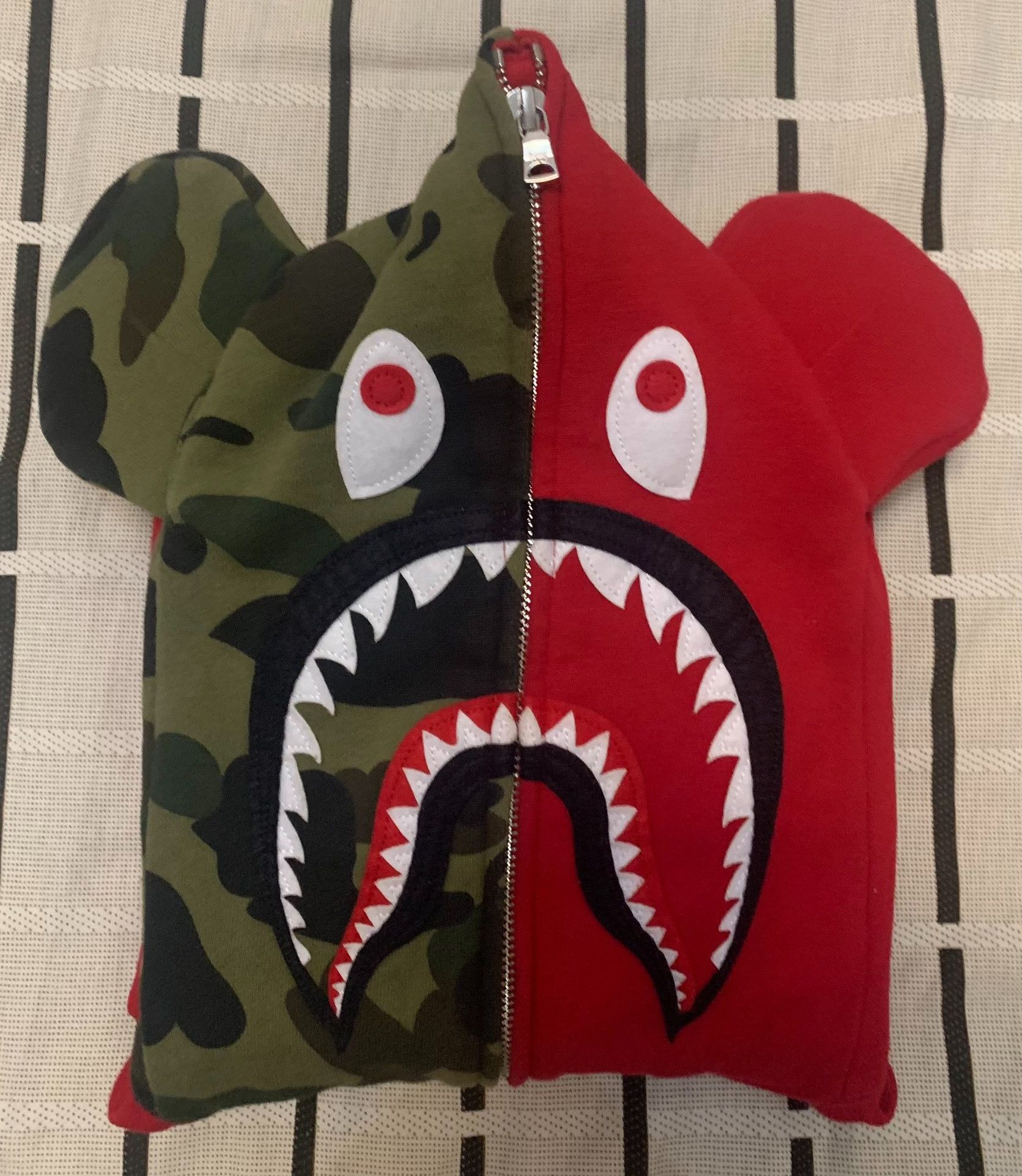 Bape Bape Shark Camo Green Light Jacket S Men Size US S / EU 44-46 / 1 - 1 Thumbnail