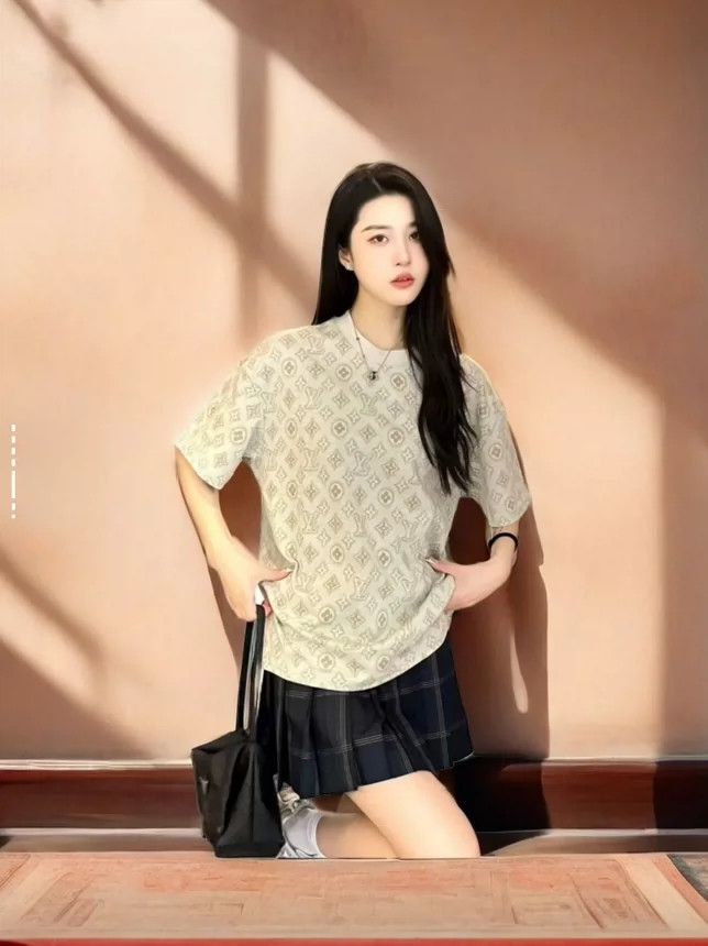 Louis Vuitton louis vuitton Beige full logo short sleeve Size US S / EU 44-46 / 1 - 6 Thumbnail