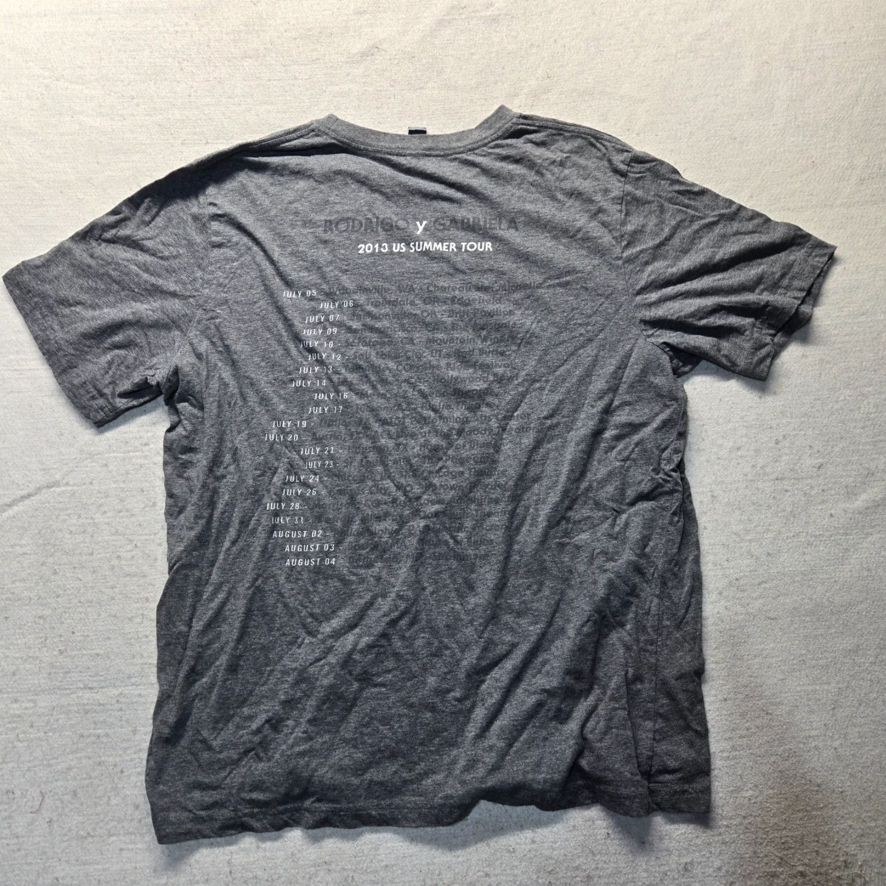 Vintage Men's 2XL Canvas T-Shirt Gray Rodrigo Y Gabriela 2013 US Summer Tour Shirt Adults XXL Size US XXL / EU 58 / 5 - 7 Thumbnail