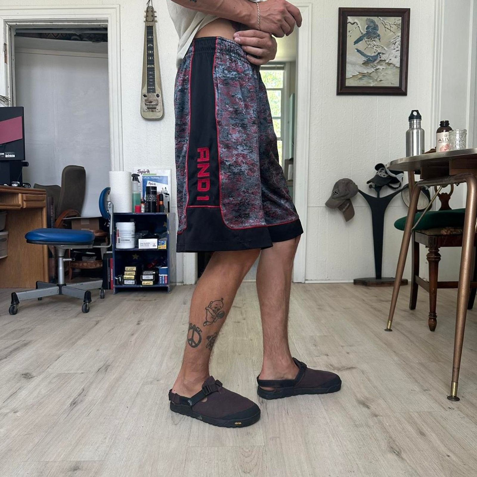 Vintage Vintage Y2K Grey Red Digi Camo Long And1 Basketball Shorts Size US 28 / EU 44 - 3 Thumbnail