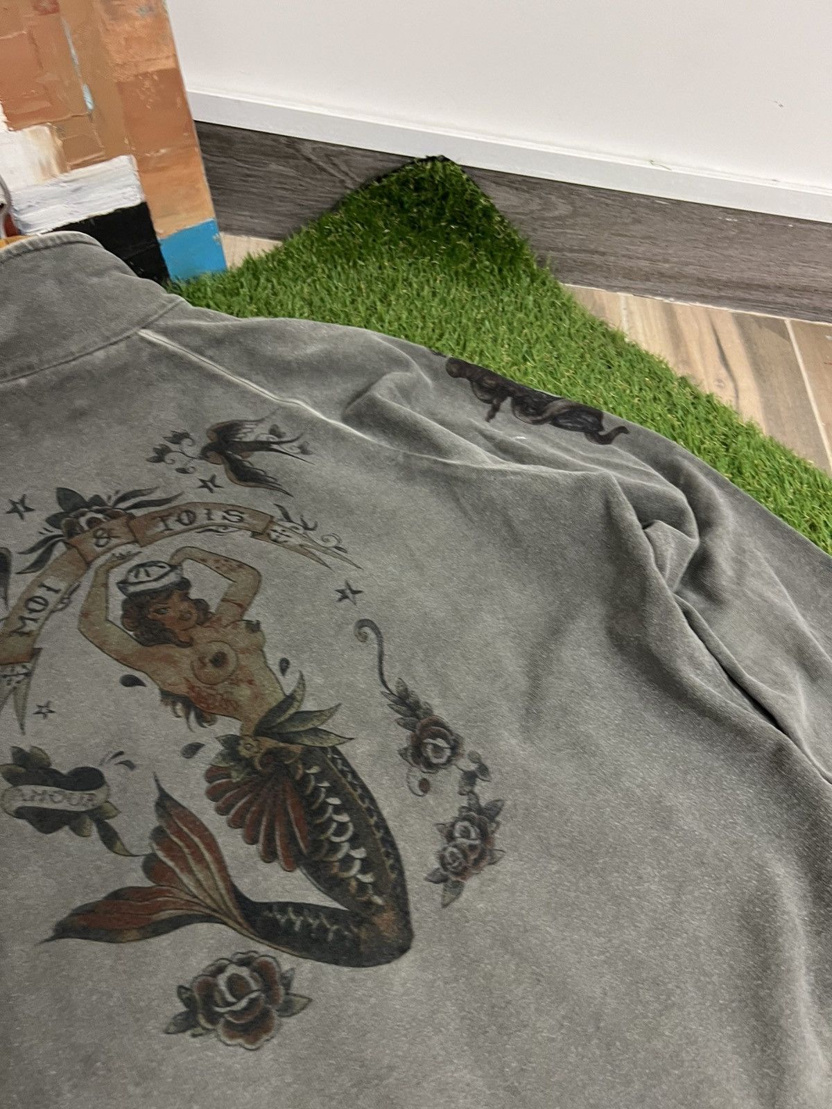 Hugo Boss × Vintage Hugo Boss Y2K Girl Graphic Long Sleeve Zip Sweatshirt Size US L / EU 52-54 / 3 - 3 Thumbnail