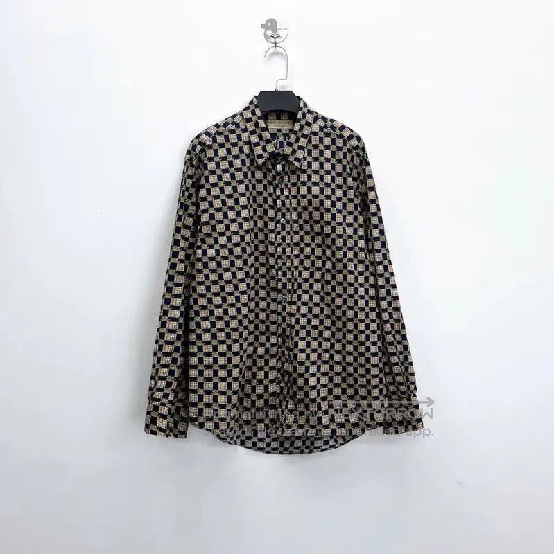 Burberry Burberry Khaki Short. Size US XL / EU 56 / 4 - 1 Thumbnail