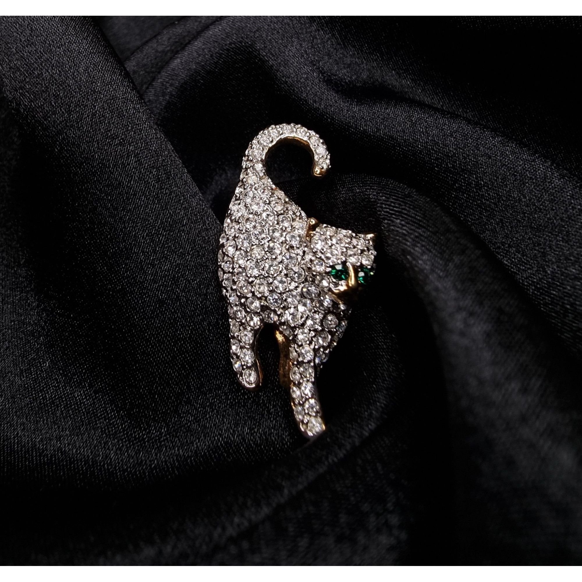 Vintage Vintage 1990s Cat Brooch With Rhinestones & Emerald Green Ey Size ONE SIZE - 3 Thumbnail