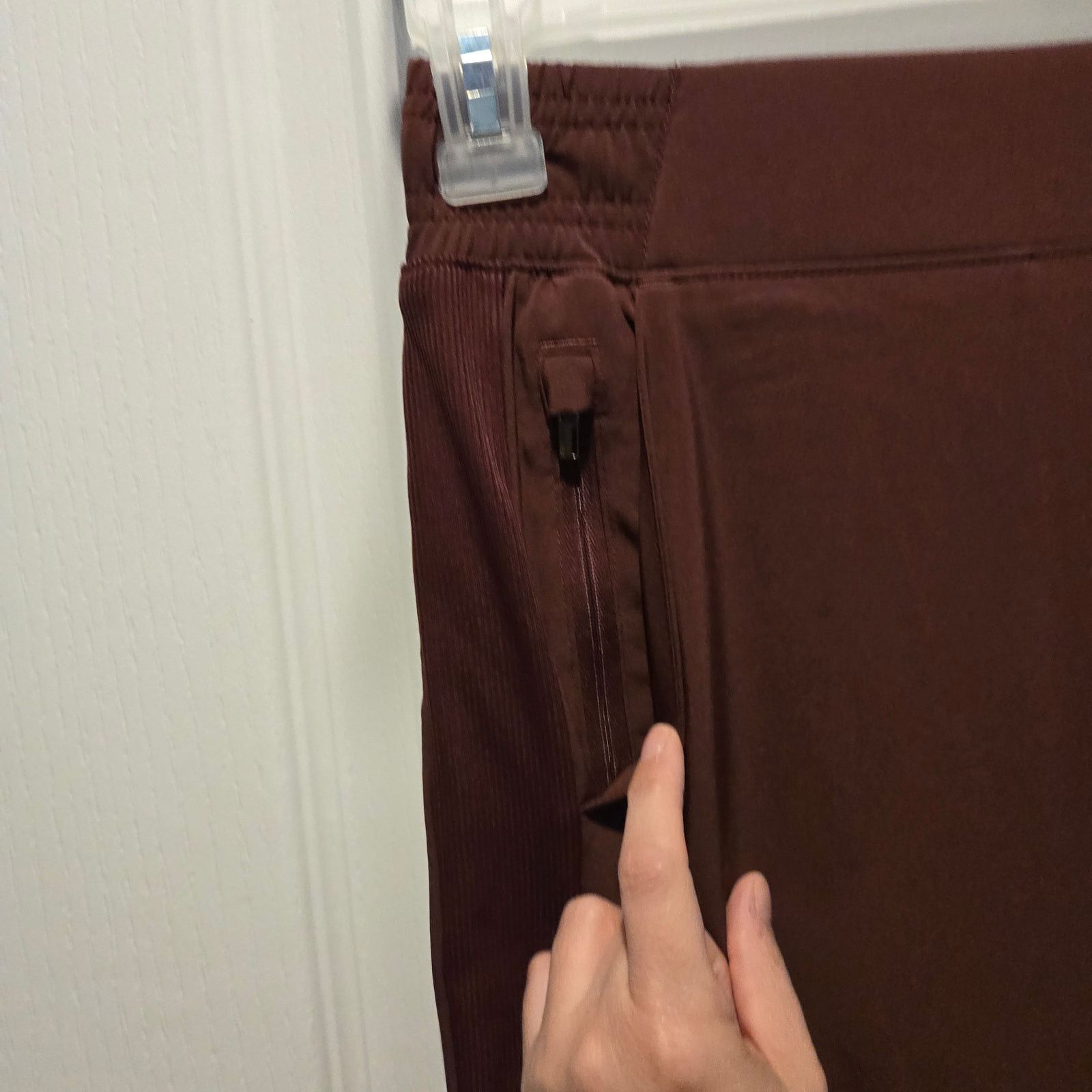 Athleta Athleta joggers sz 4 wine color Size 27" / US 4 / IT 40 - 3 Thumbnail