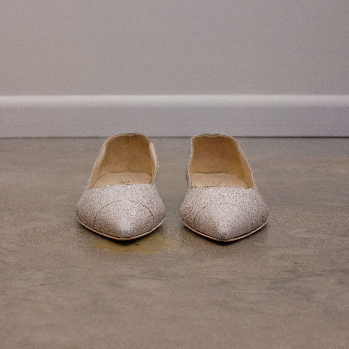 Chanel Chanel Interlocking CC Ballerina Flats White Cracked Leather Size US 6.5 / IT 36.5 - 8 Thumbnail
