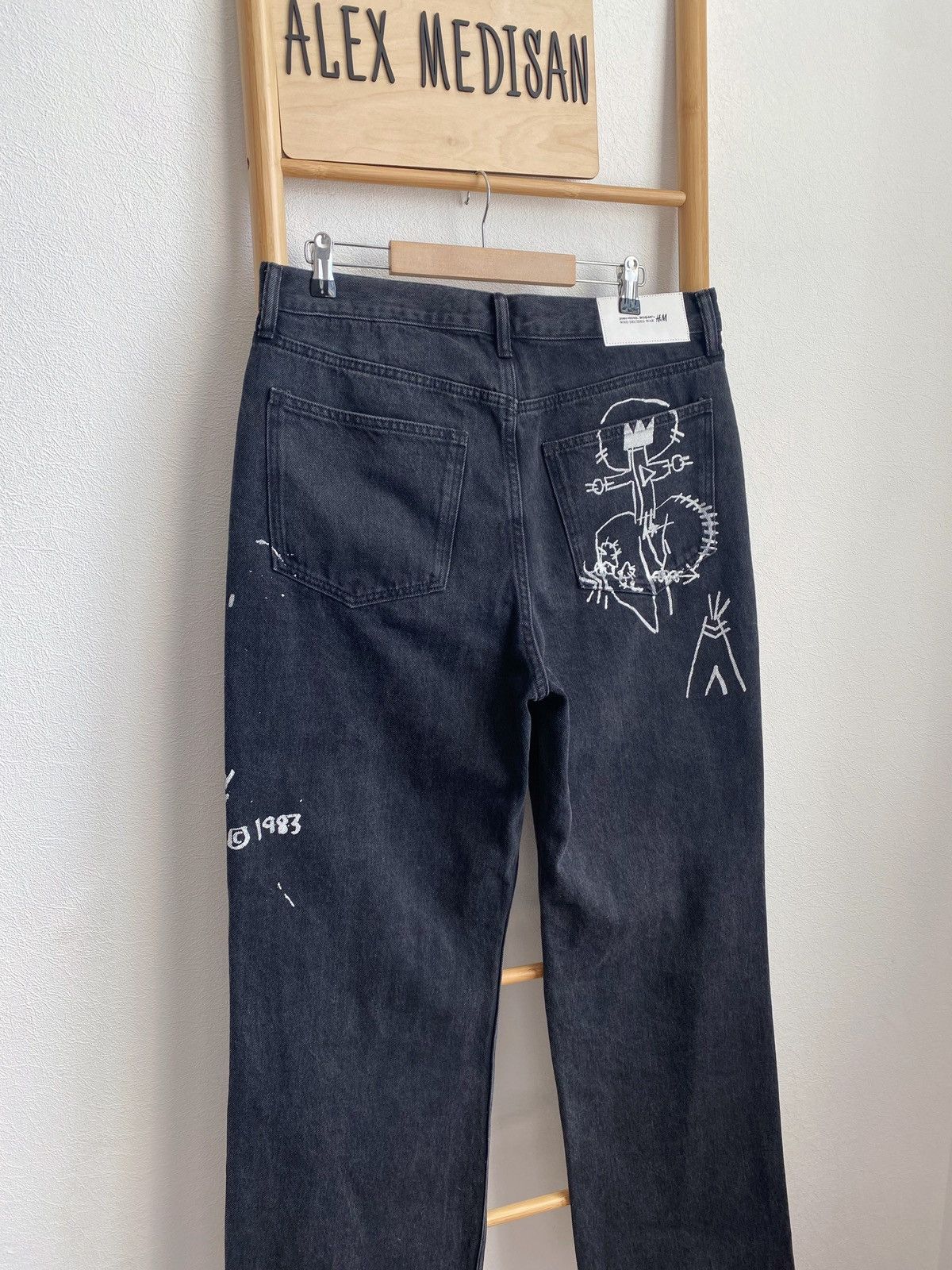 H&M × Jean-Michel Basquiat × Who Decides War Who Decides War Baggy denim jeans H&M x Basquiat x Ev&Tela Size US 33 - 14 Thumbnail