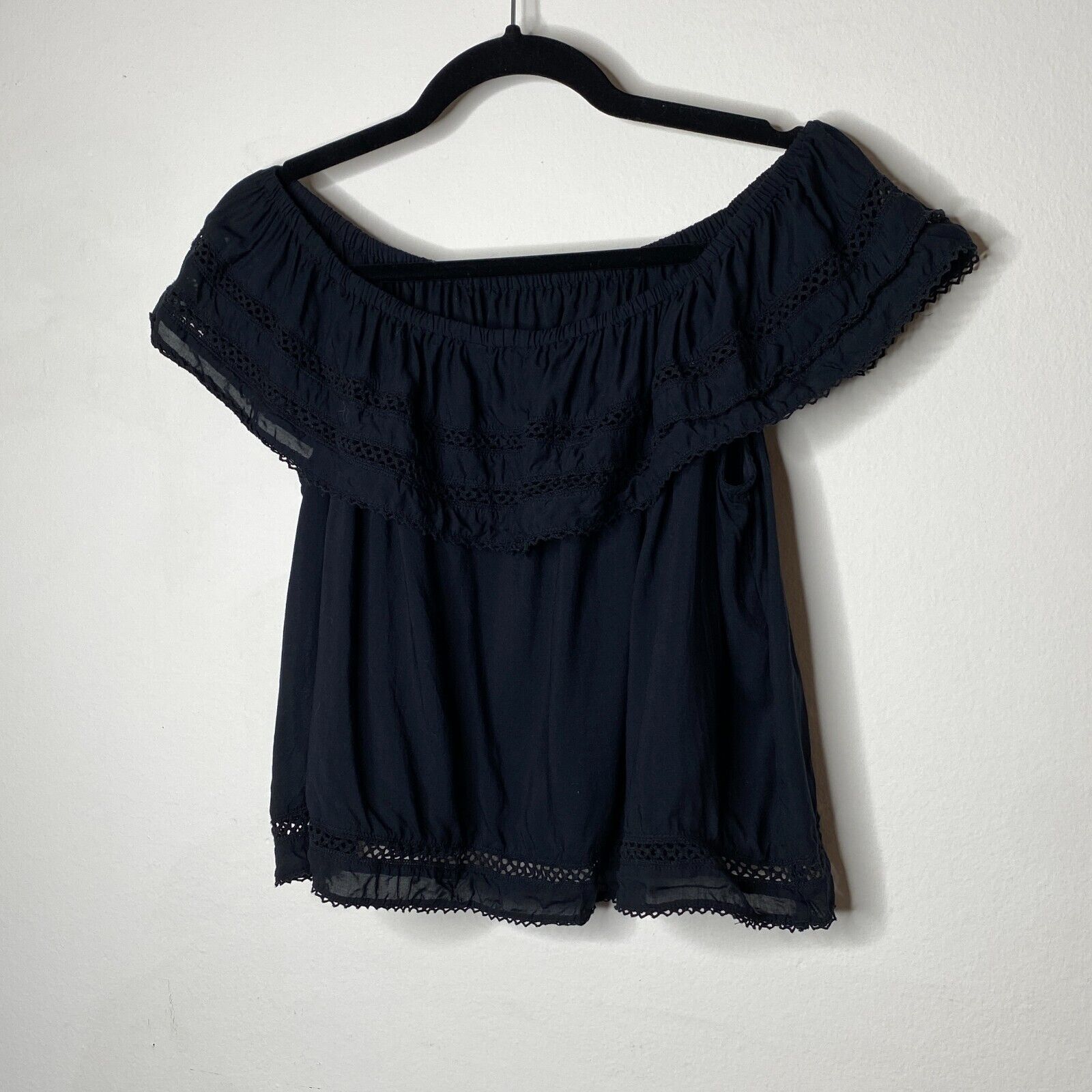 Aritzia Hollande Black Off Shoulder Crochet Ruffle Crop Blouse XS Size XS / US 0-2 / IT 36-38 - 2 Thumbnail