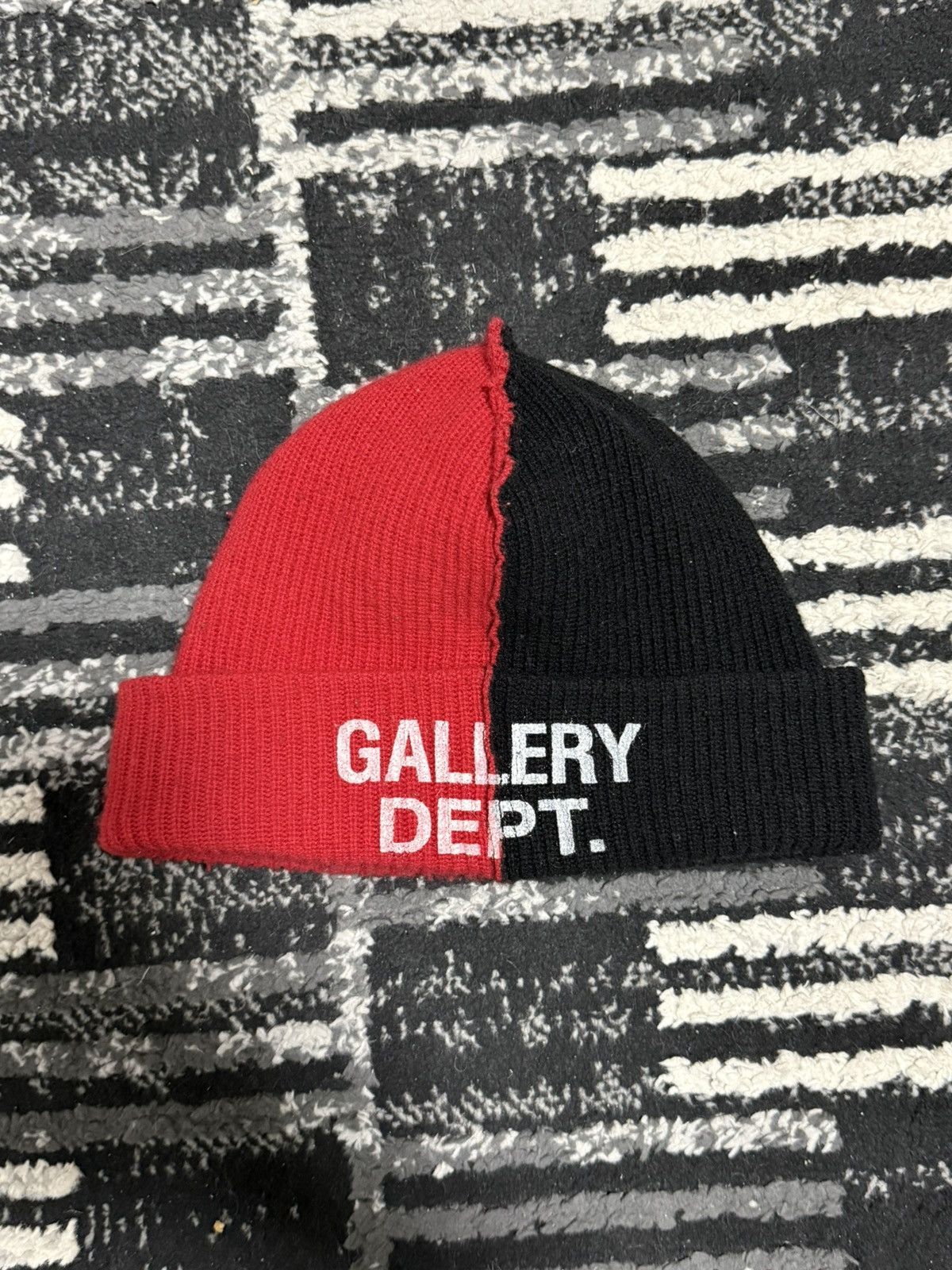Gallery Dept. GALLERY DEPT. TOPANGA BLACK AND RED CASHMERE WOOL BEANIE OS Size ONE SIZE - 1 Thumbnail
