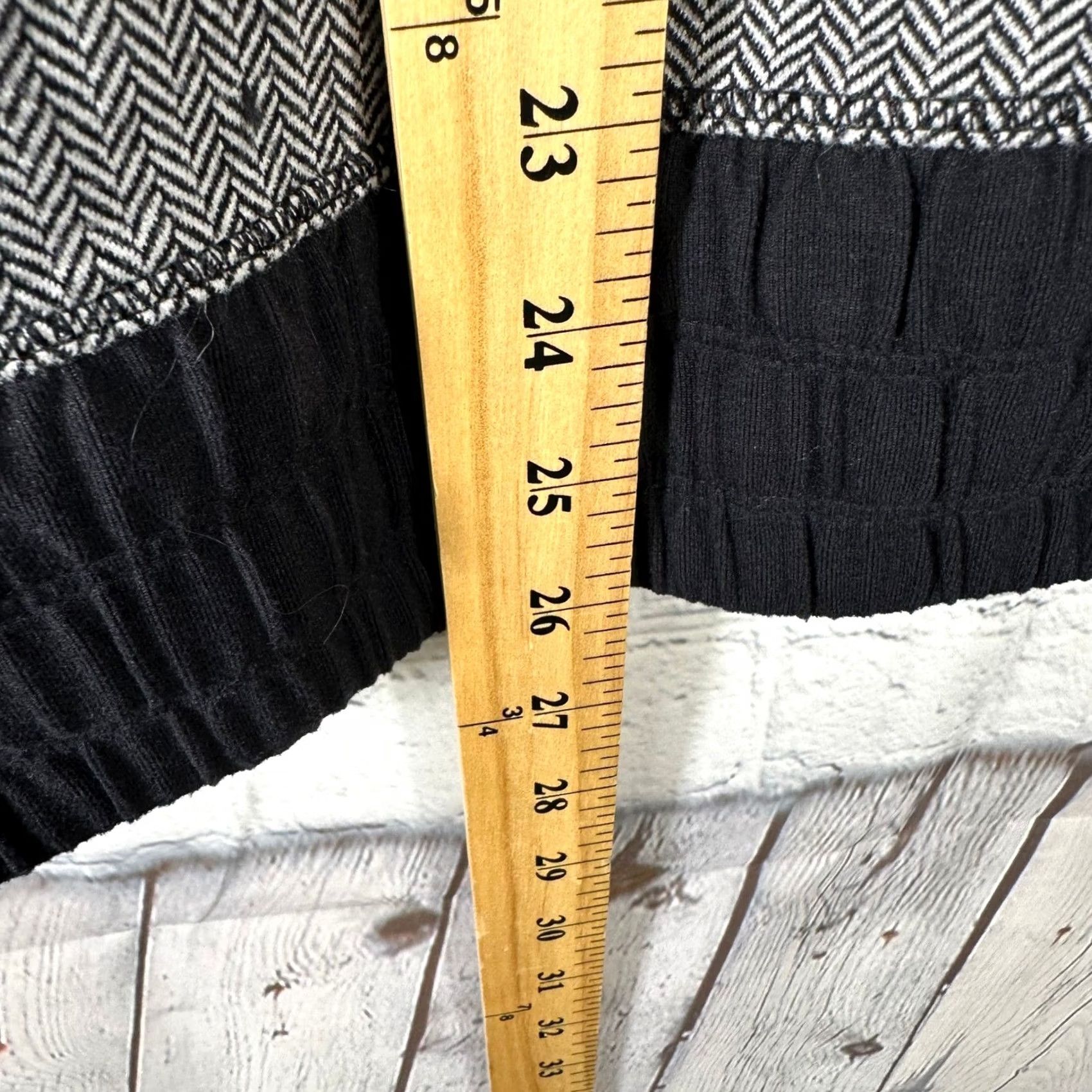 Lululemon VINTAGE? No — Lululemon Think Fast Hoodie Shirt Women 6 Black Herringbone Pullover Zip Pocket Hooded Cowl Neck Raglan Long Sleeve Size M / US 6-8 / IT 42-44 - 7 Thumbnail