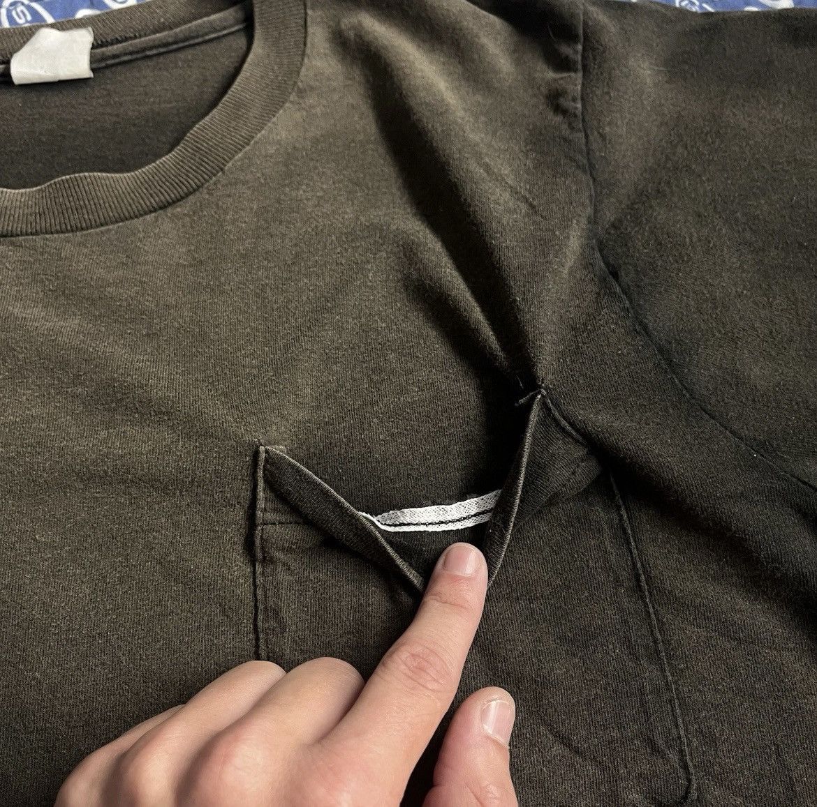 Fruit Of The Loom Vtg 90s Fruit of the Loom Sunfaded Faded Pocket Shirt Black Size US M / EU 48-50 / 2 - 5 Thumbnail