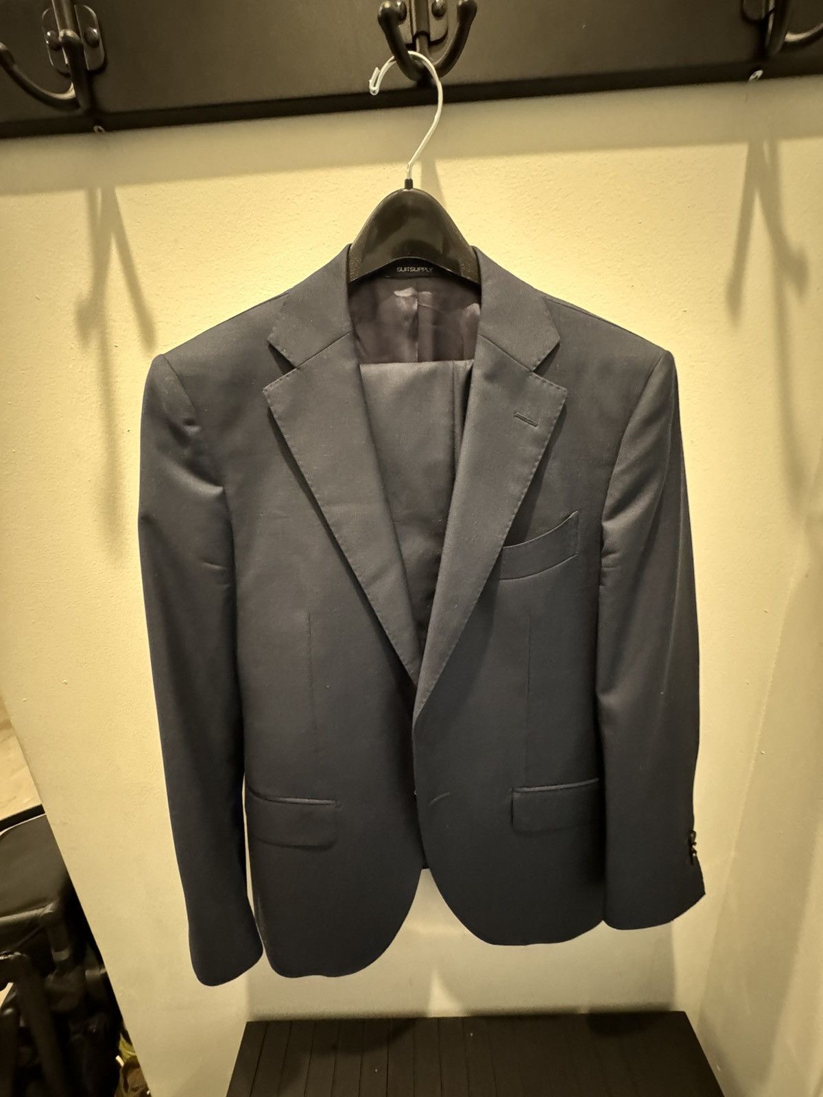 image of Navy Suitsupply Lazio Suit in Blue, Men's (Size 38S)