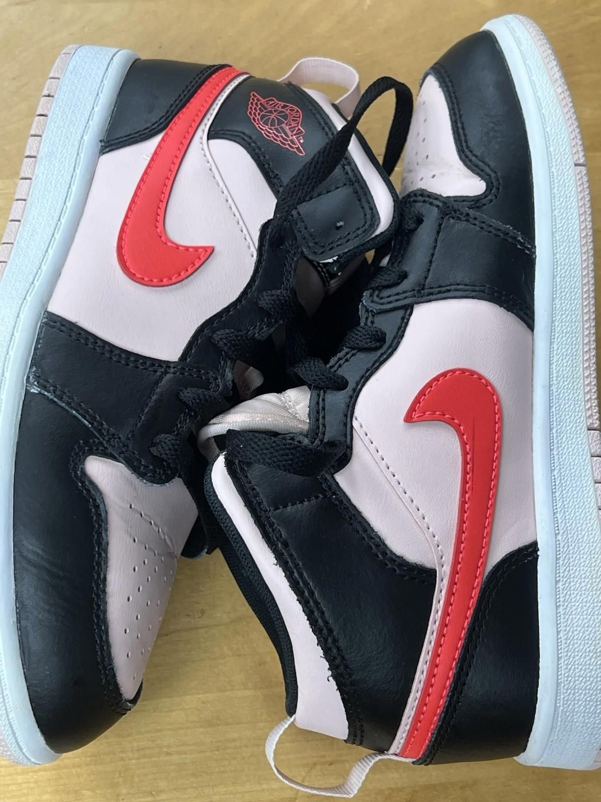Nike Nike Air Jordan 1 Mid Sz 3Y 640734-604 Basketball Shoes Size US 5 / EU 37 - 4 Thumbnail