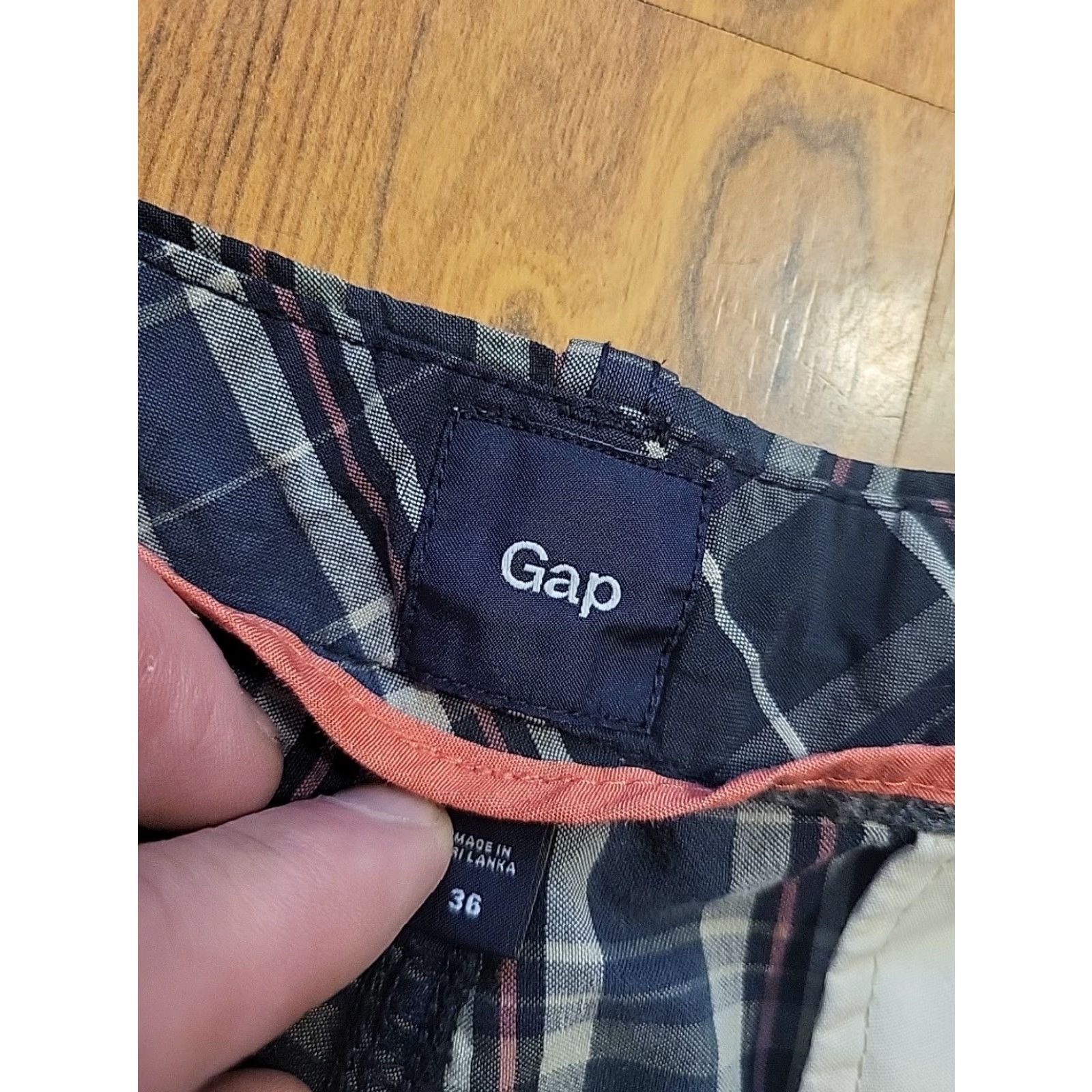 Gap Gap Shorts Mens Blue Plaid 36" X 10" Cotton/ Nylon Blend Bermuda Beach Bum EUC Size US 36 / EU 52 - 3 Thumbnail