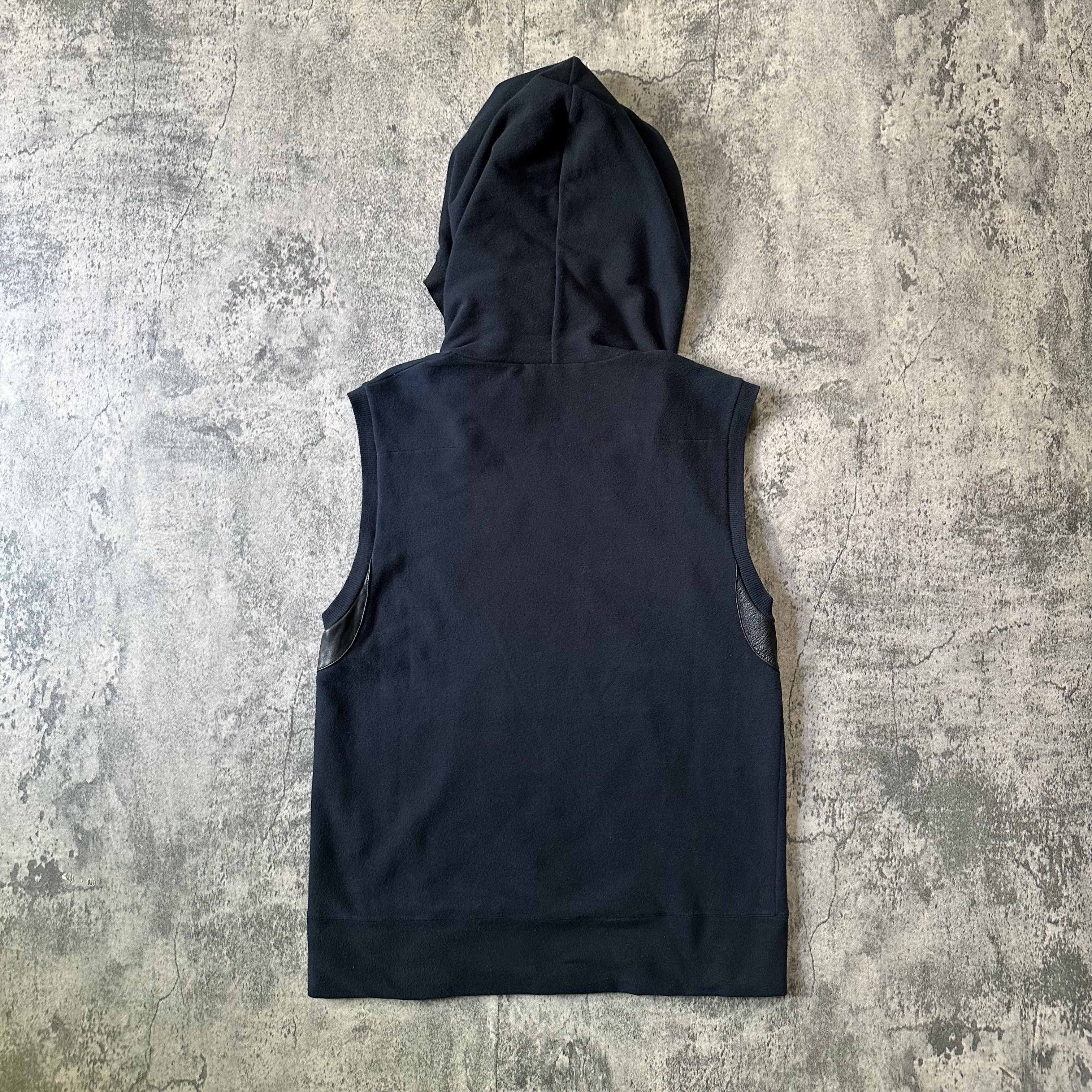 Dior AW04 ‘Leather Appliqué’ High-Neck Sleeveless Hoodie Size US S / EU 44-46 / 1 - 12 Thumbnail