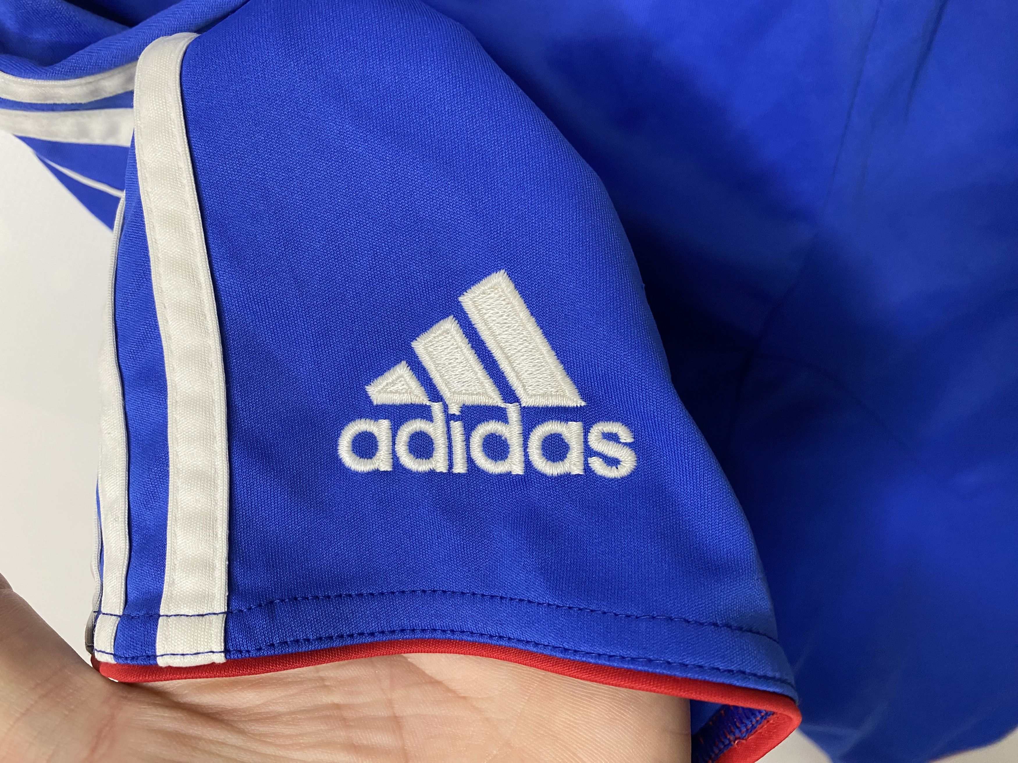 Adidas × Chelsea Soccer CHELSEA LONDON 2010 2011 HOME FOOTBALL SHORTS SOCCER Size US 32 / EU 48 - 3 Thumbnail