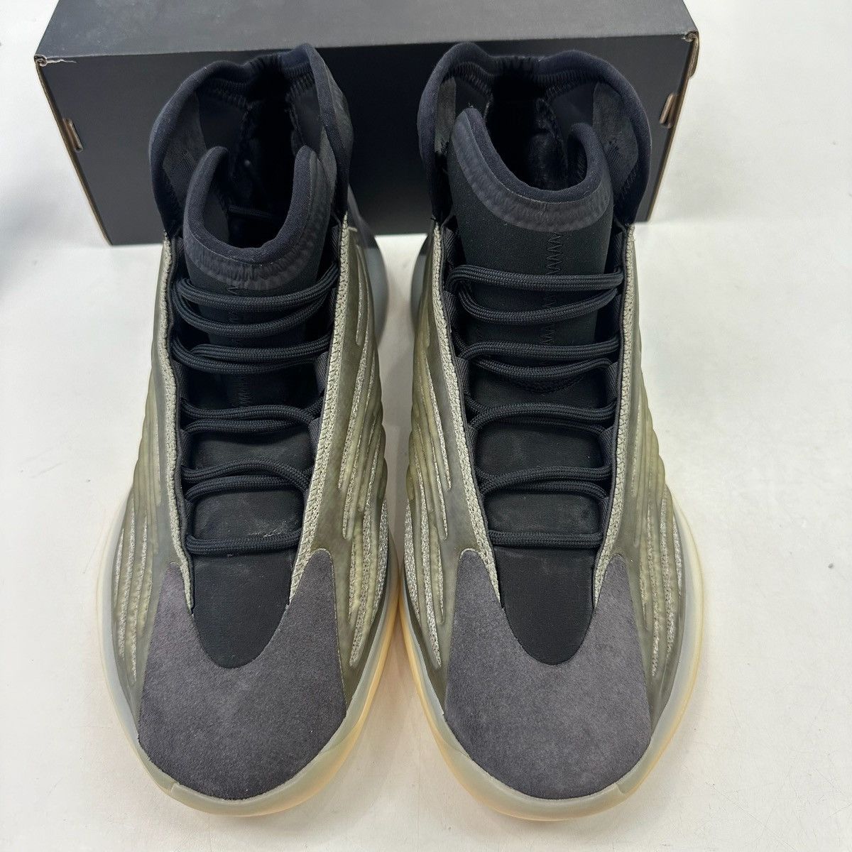 Adidas Size 13 - adidas Yeezy Quantum Barium - H68771 Size US 13 / EU 46 - 4 Thumbnail