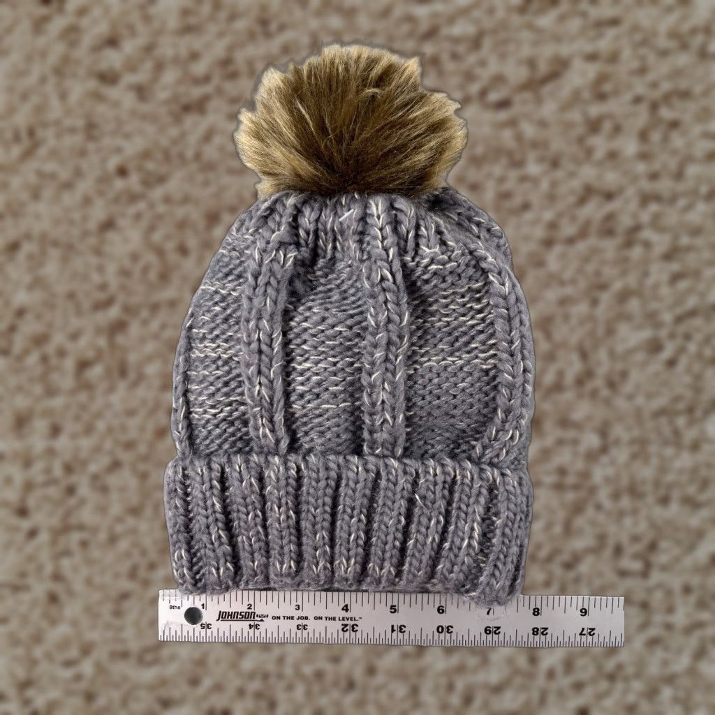 Vintage Unbranded Beanie Womens Knit Gray 100% Polyester Faux Fur Snow Ski Pom Pattern: Solid One Size Size ONE SIZE - 1 Thumbnail