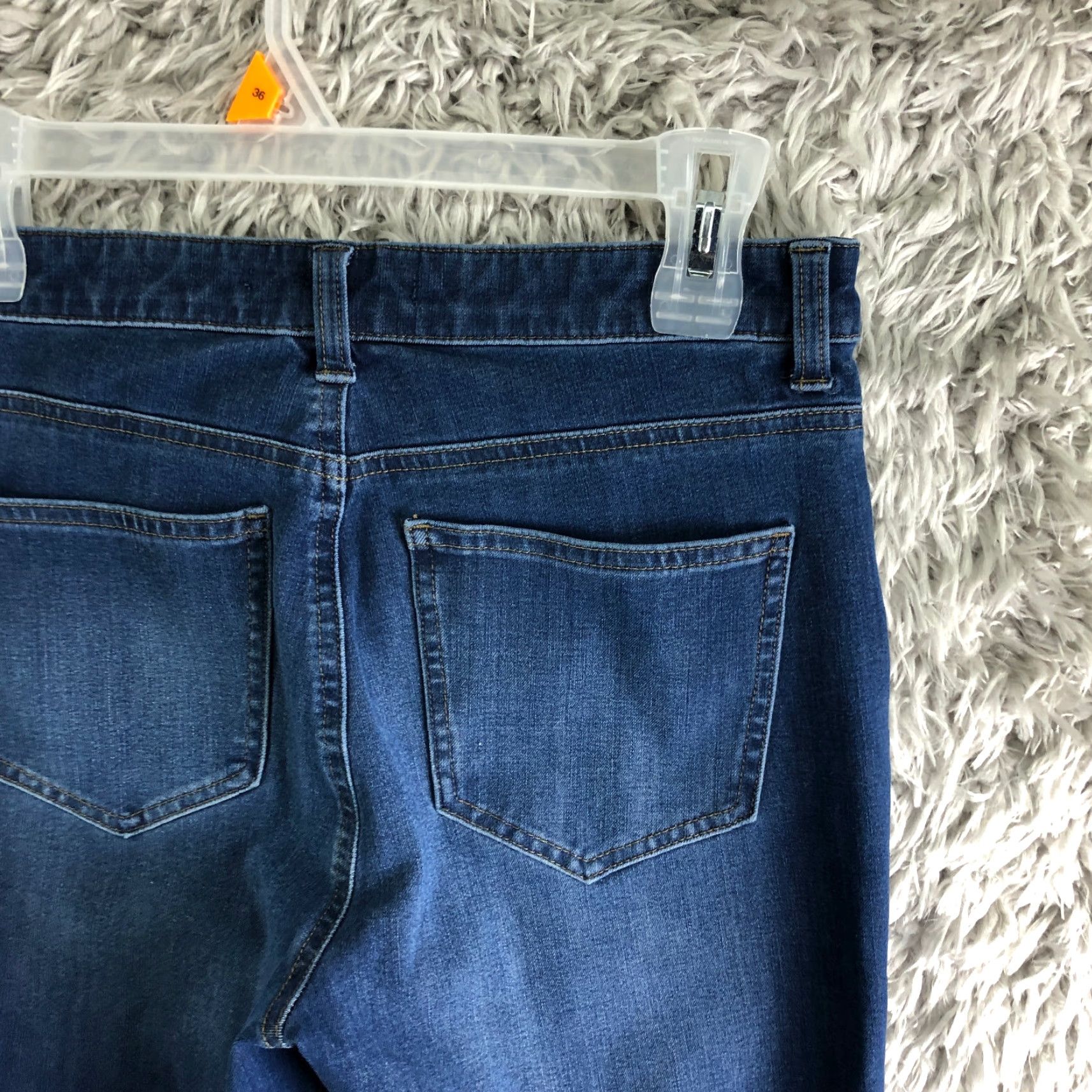 Uniqlo Uniqlo Jeans Womens 27 Mid Rise Medium Wash Blue Denim 5-Pocket Regular Fit Pants Boys? no. Size 27" / US 4 / IT 40 - 6 Thumbnail
