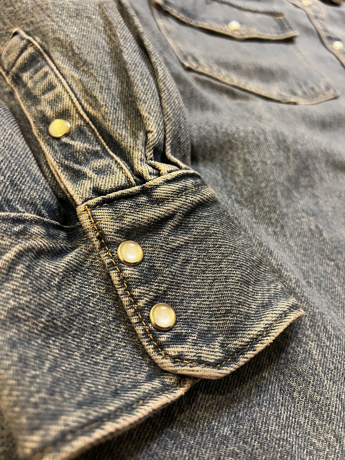 Levi's × Levi's Vintage Clothing New with Tags Levi Pearl Snap Denim Long Sleeve Size US L / EU 52-54 / 3 - 2 Thumbnail