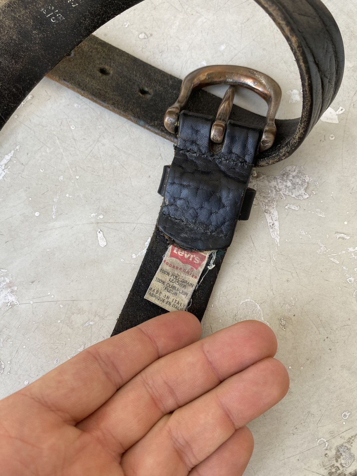 Levi's Vintage Levi’s Distressed Silver Buckle Logo Belts Leather Size ONE SIZE - 10 Thumbnail