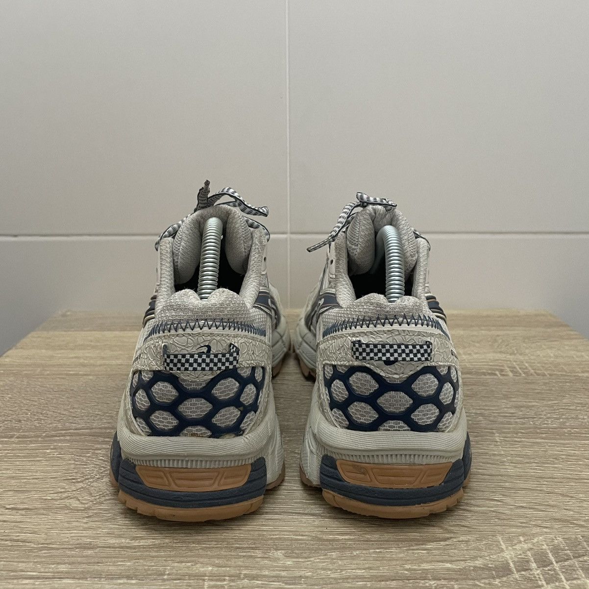 Asics Asics Gel Kamana 8 Size US 8 / EU 41 - 7 Thumbnail