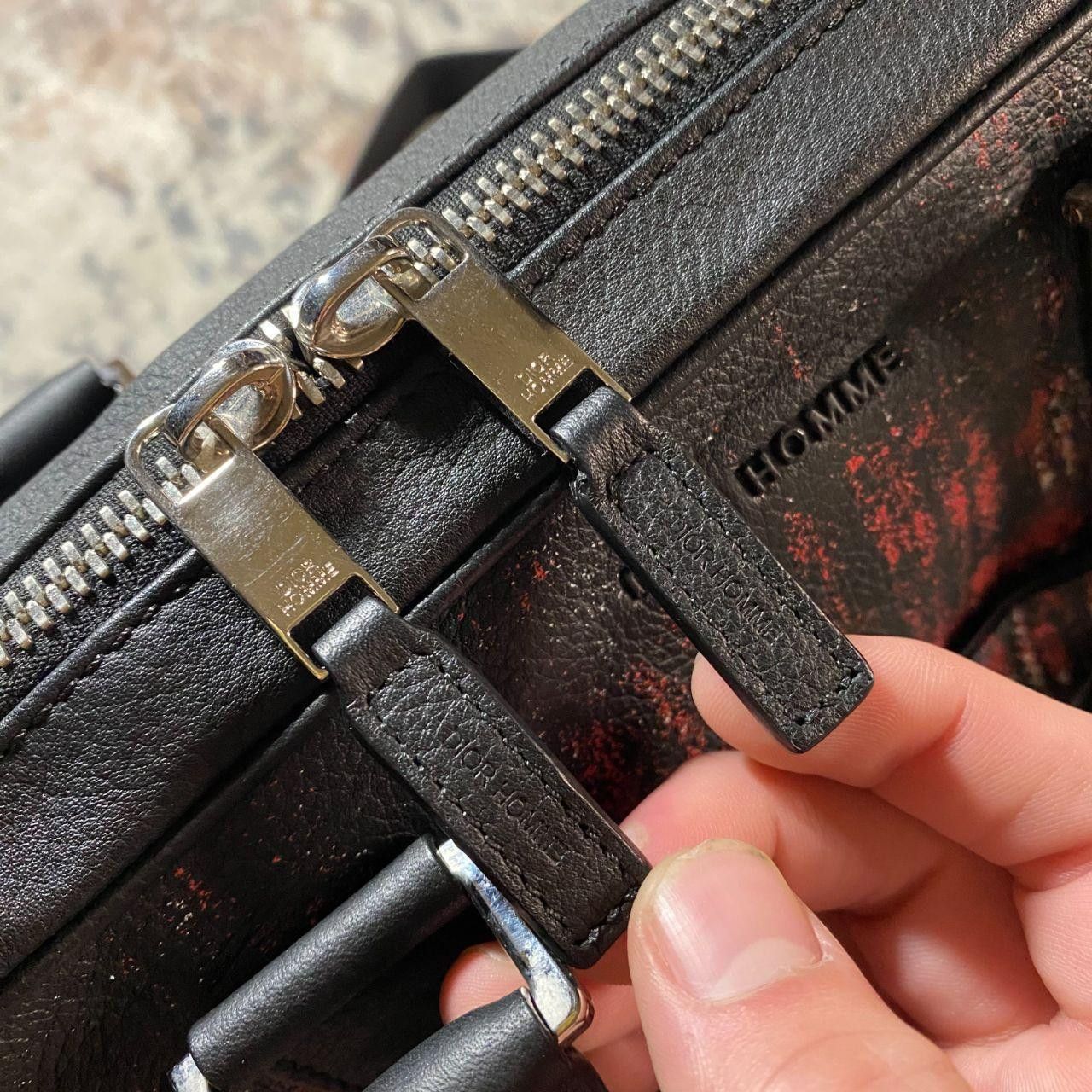 1/1 Dior FW17 Runway Gradient Leather Black Messenger Bag