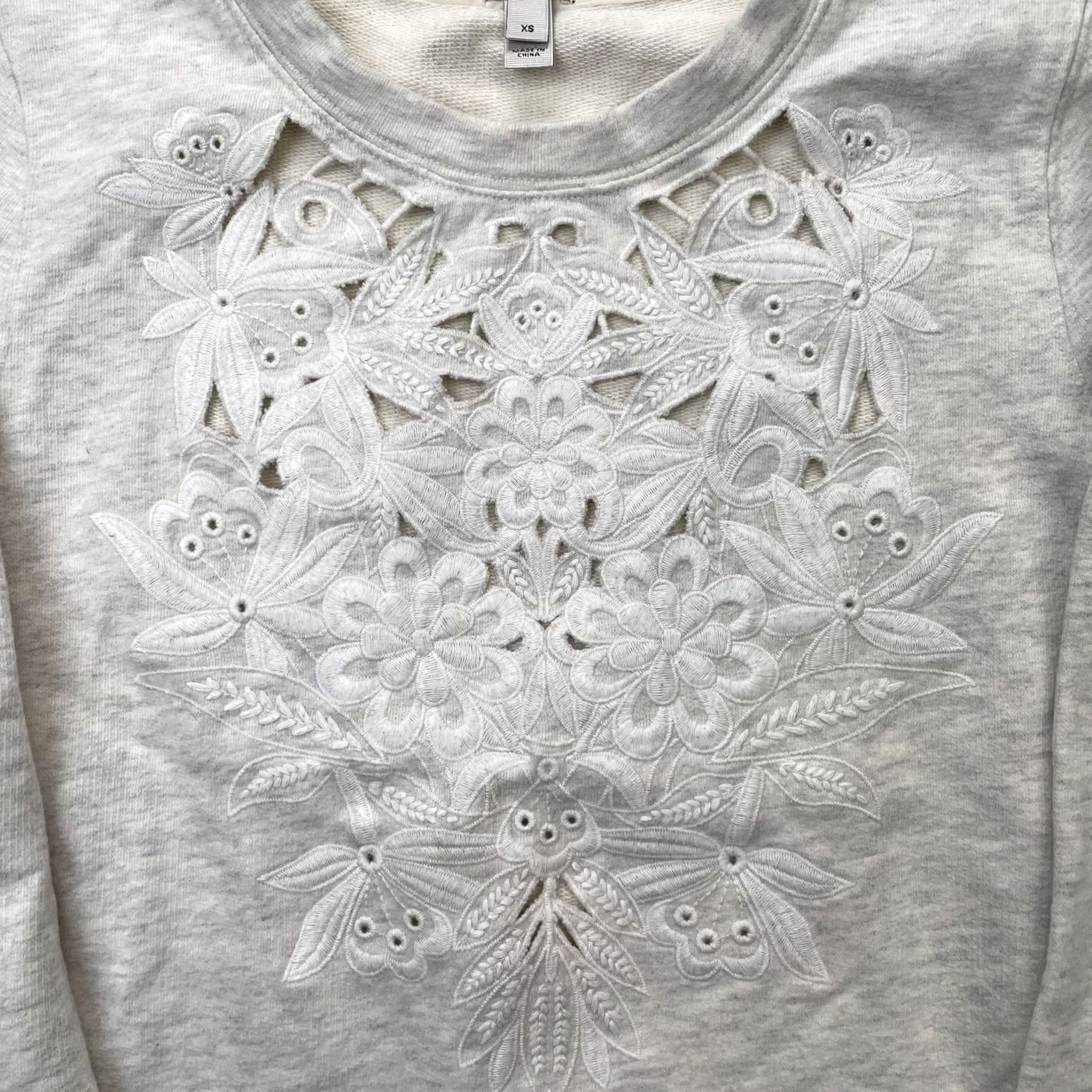 J.Crew J Crew Sweatshirt Womens XS Gray Floral Embroidered Cotton Crew Neck Size XS / US 0-2 / IT 36-38 - 5 Thumbnail