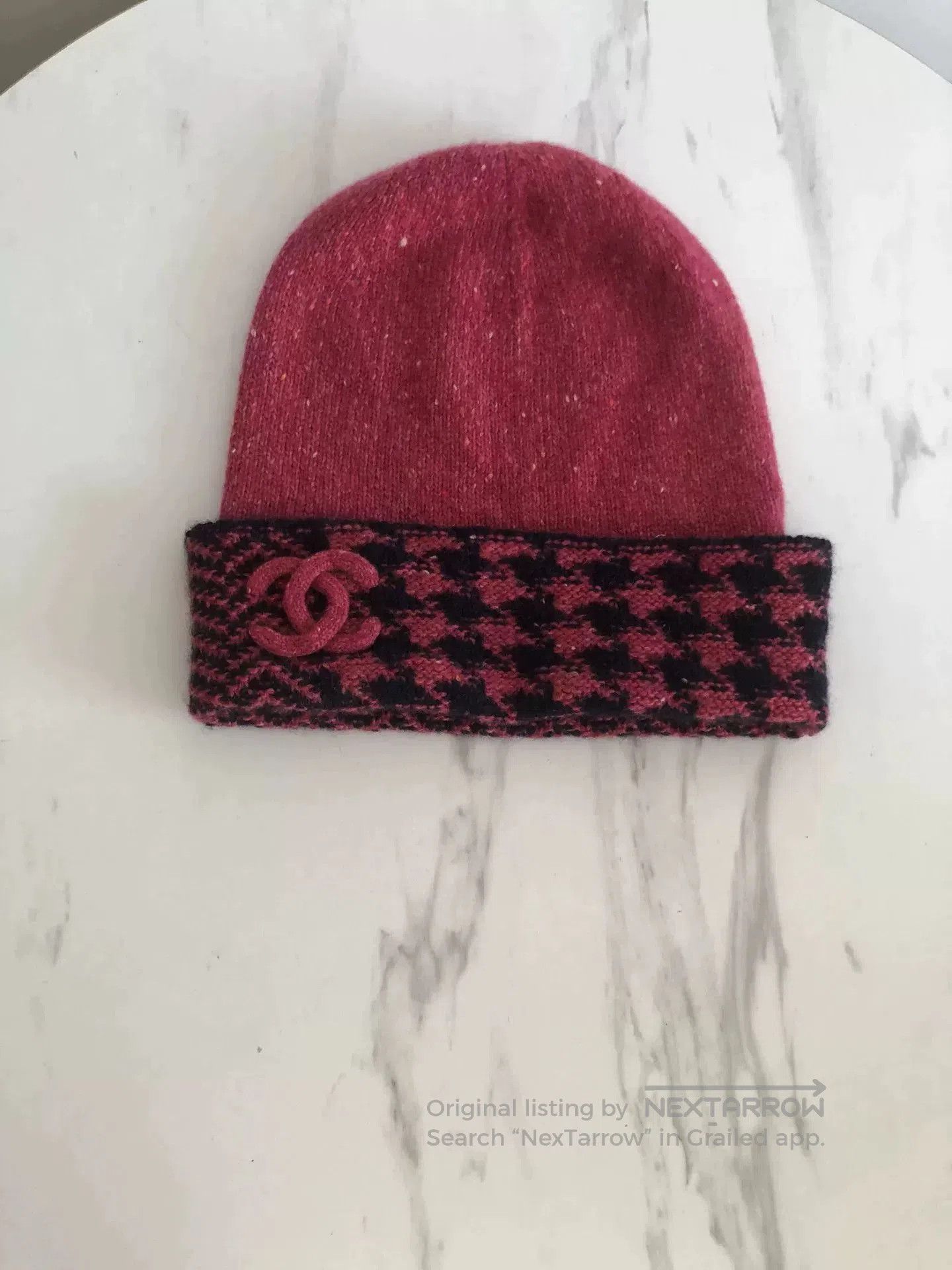 Chanel Chanel Cashmere Knitted Hat in Red. Size ONE SIZE - 1 Thumbnail