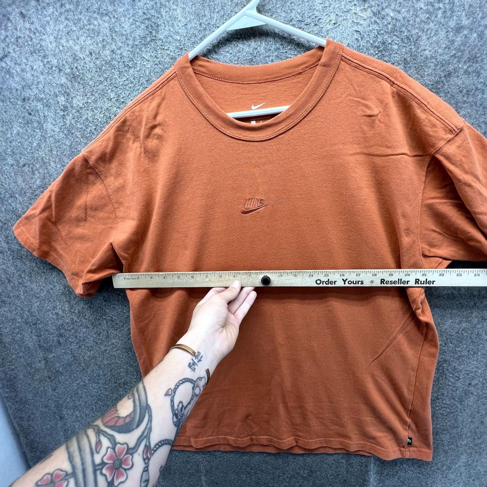 Nike VINTAGE Nike Shirt Mens Large Orange Swoosh Center Logo Tagless Tee Athletic Casual Y2K Mens L Orange Logo Shirt T-Shirt Sports Summer Refined Size US L / EU 52-54 / 3 - 5 Thumbnail