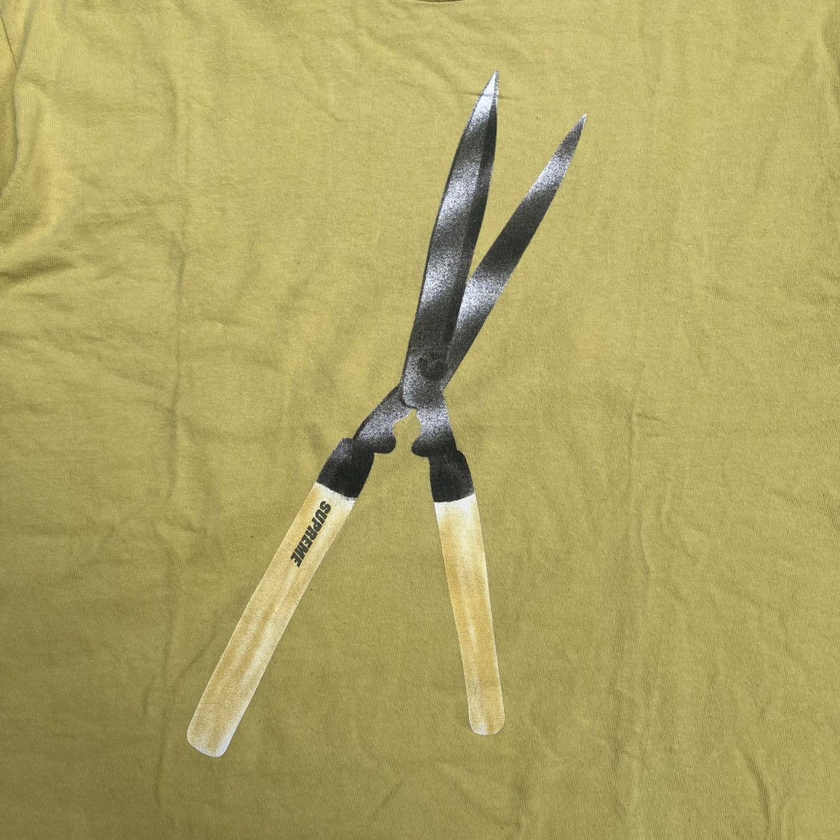 Supreme SS19 Supreme Shears Tee Size US M / EU 48-50 / 2 - 6 Thumbnail