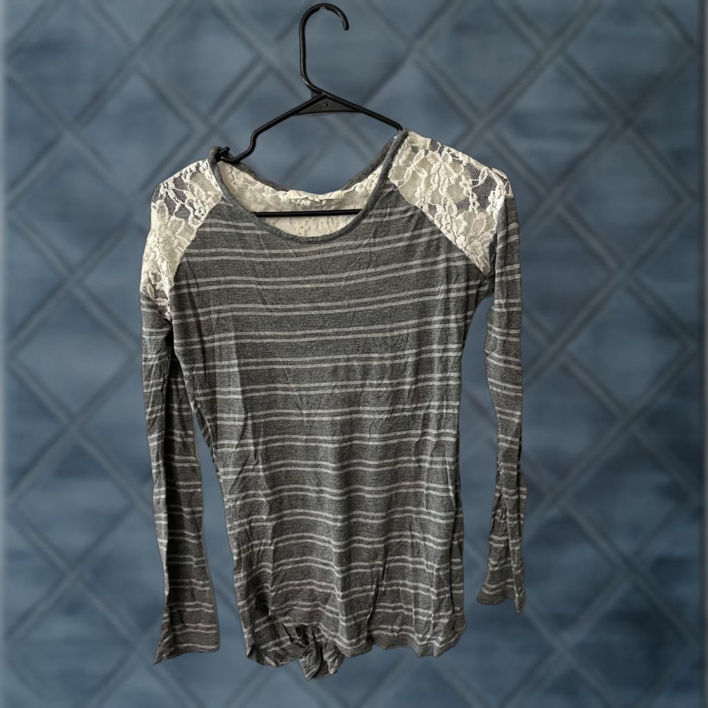 Vintage Pink Rose Lace Shirt Small Women's Long Sleeve Raglan Tee Gray White Striped Casual Size S / US 4 / IT 40 - 1 Thumbnail