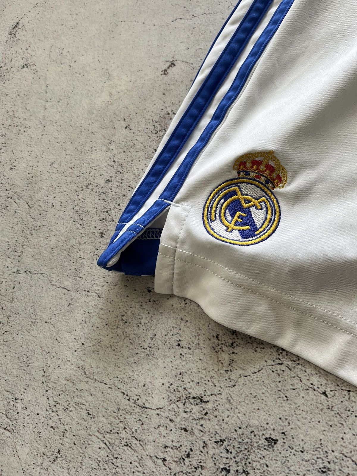 Adidas ADIDAS FC REAL MADRID HOME 2021/2022 FOOTBALL SHORTS SOCCER Size US 30 / EU 46 - 3 Thumbnail