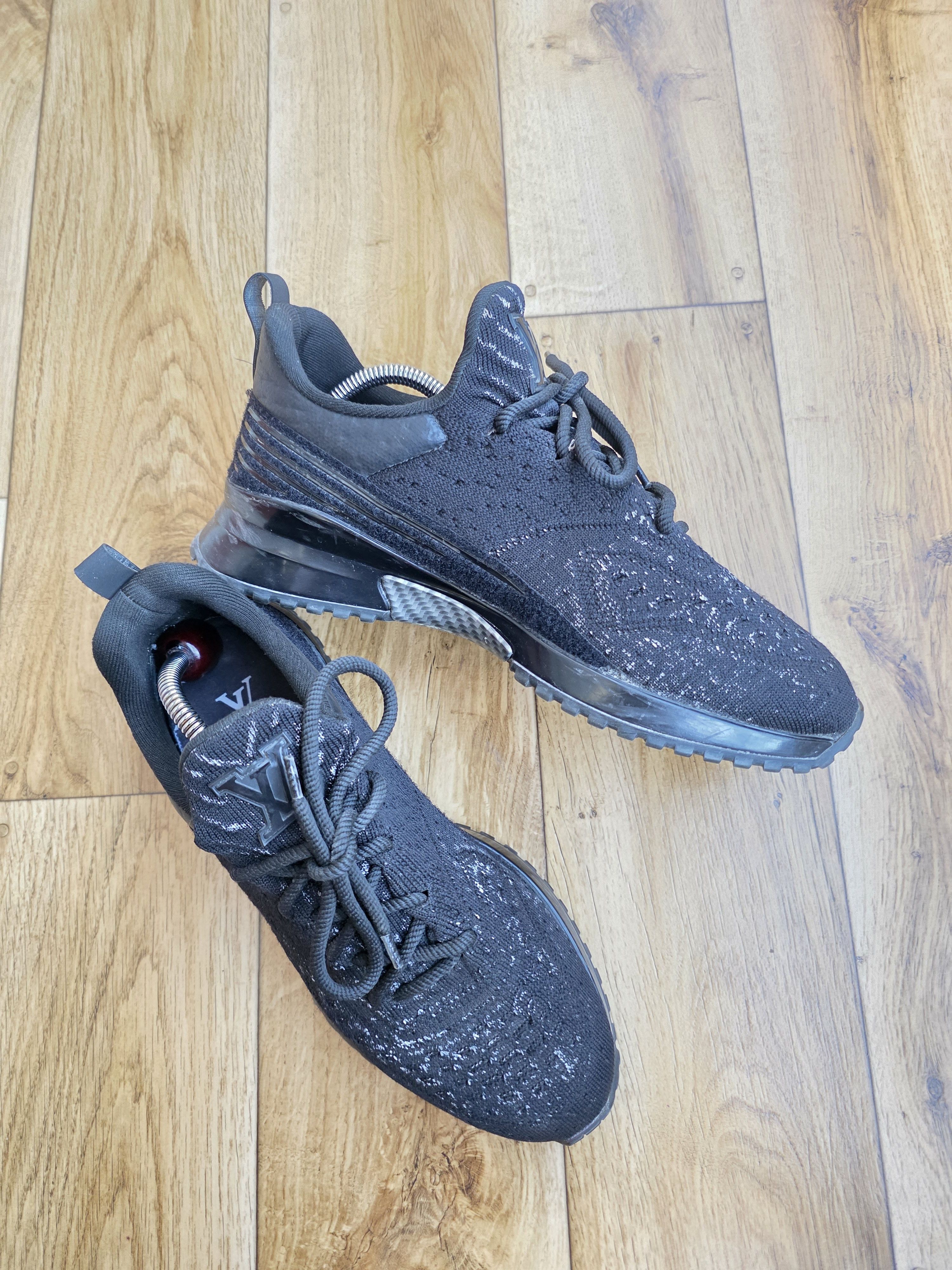 Louis Vuitton LOUIS VUITTON V.N.R KNIT SNEAKERS Size US 10 / EU 43 - 14 Thumbnail