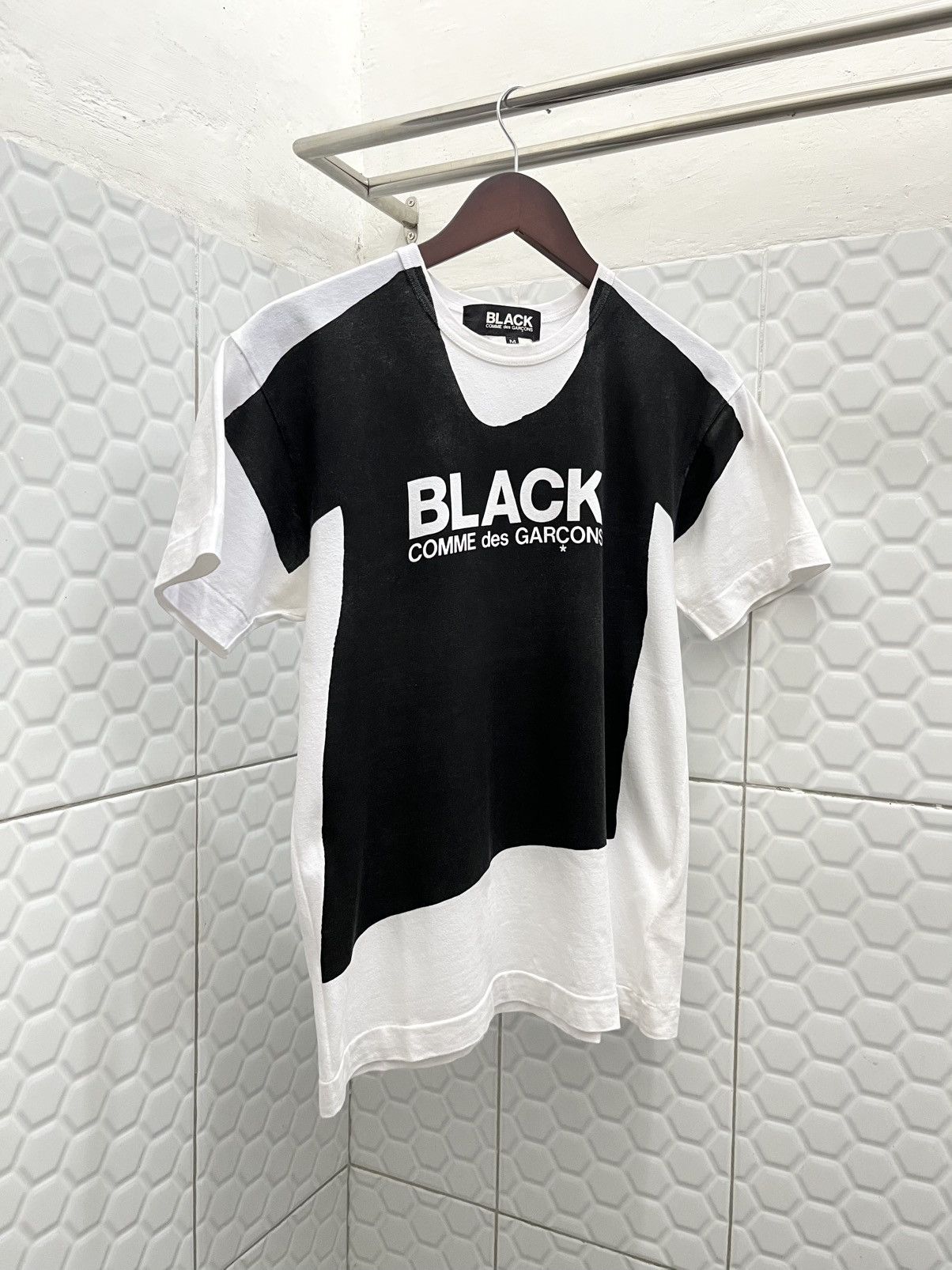 Comme des Garcons Black Comme Des Garcons Black Spell out Tee Size US M / EU 48-50 / 2 - 2 Thumbnail
