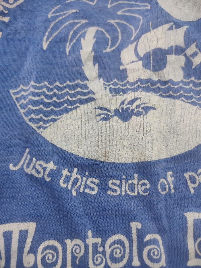 Vintage Vintage Treasure Isle Hotel T-shirt Size US S / EU 44-46 / 1 - 4 Thumbnail