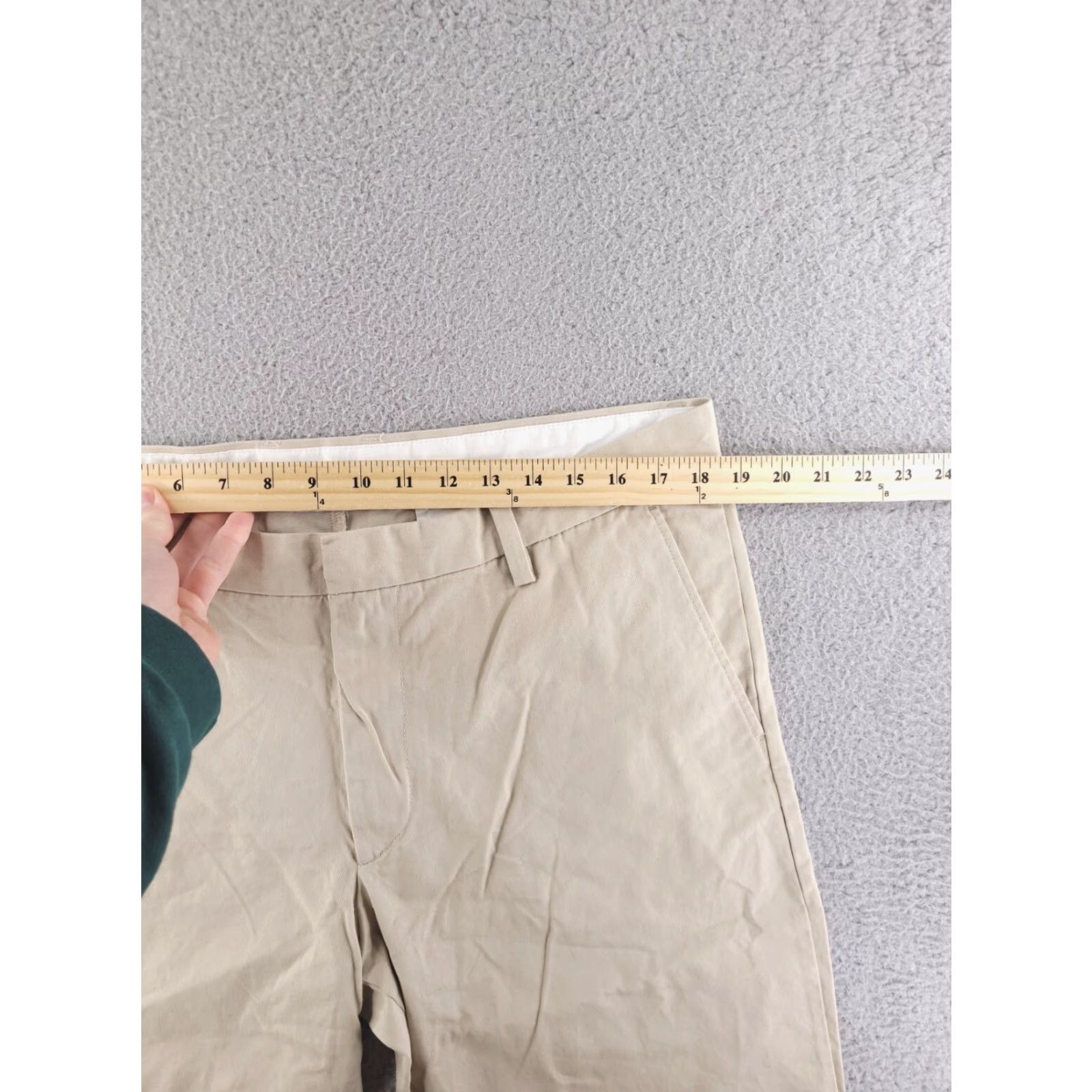 Old Navy Old Navy Pants Mens 36x33 Chino Beige Relaxed Straight Fit Pants Mens 36 Beige Chino Relaxed Straight 36 x 33 Mens Size US 36 / EU 52 - 5 Thumbnail