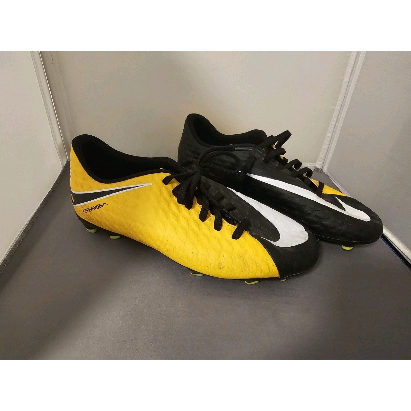 Nike Nike Jr Hypervenom Phelon III FG Kid's 6Y/38.5 Black/Yellow Size US 6 / EU 39 - 1 Thumbnail