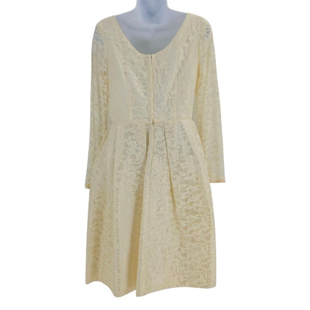 Vintage Vintage 1960s Cream Lace Dress w/ Bow Detail | Union Made Size XS / US 0-2 / IT 36-38 - 2 Thumbnail