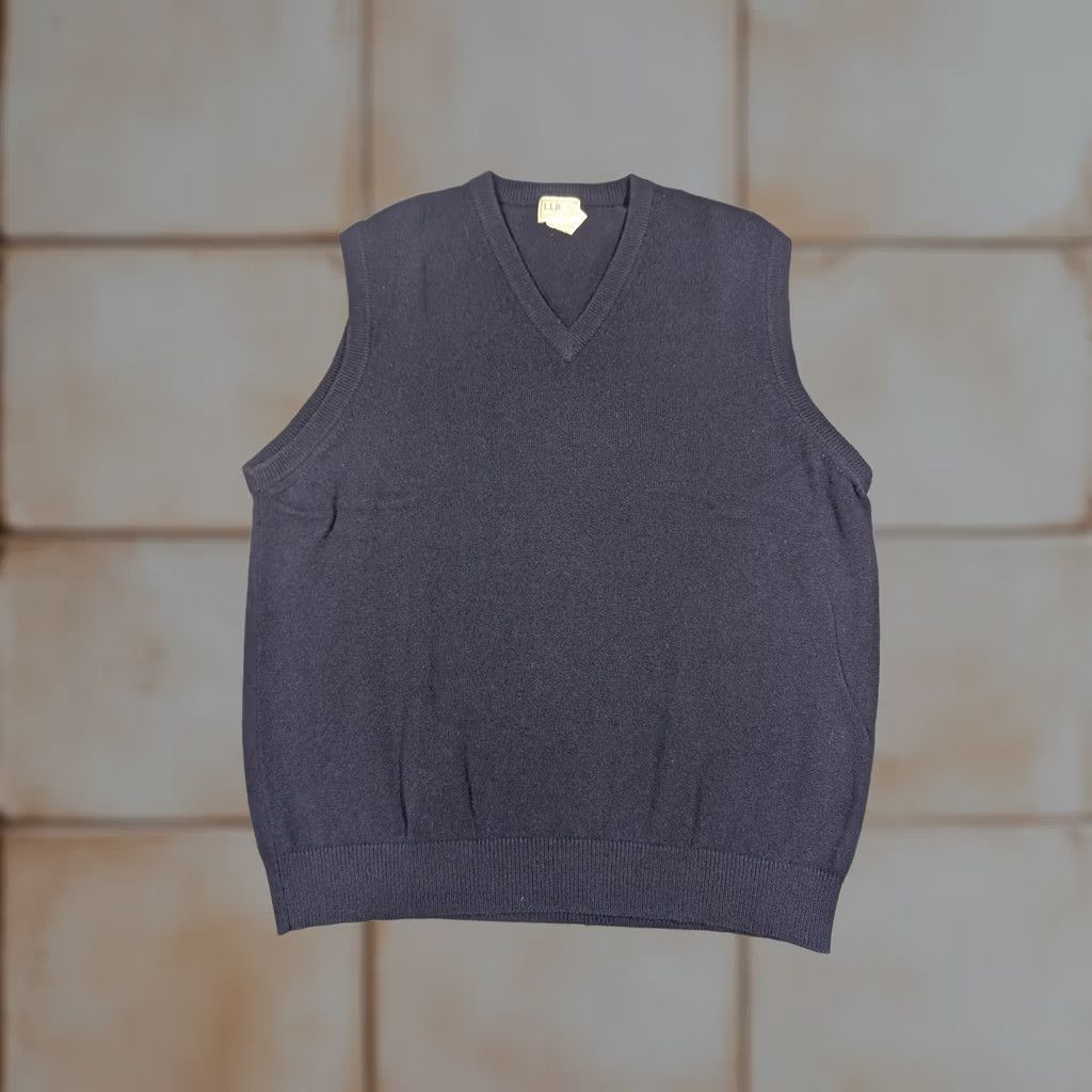 Vintage VINTAGE L.L. Bean Sweater Vest Mens Large Blue Lambswool V-Neck Hong Kong Size US L / EU 52-54 / 3 - 1 Thumbnail