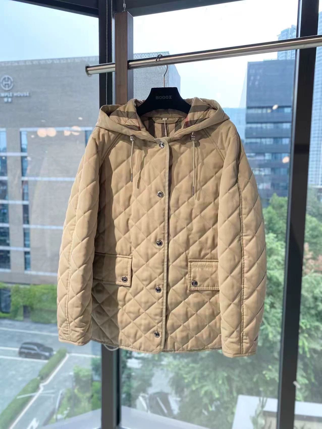 Burberry Burberry Quilted Diamond Pattern Cotton Coat Size US S / EU 44-46 / 1 - 1 Thumbnail
