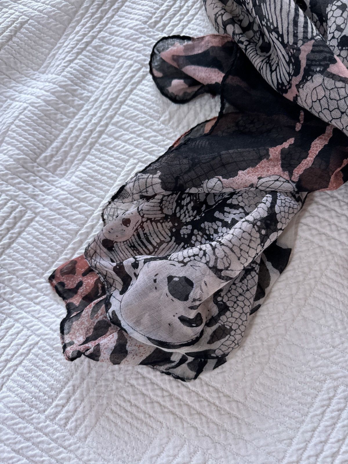 Vintage Vintage Scarf Skull Full Print Alexander McQueen style 90s Size ONE SIZE - 10 Thumbnail