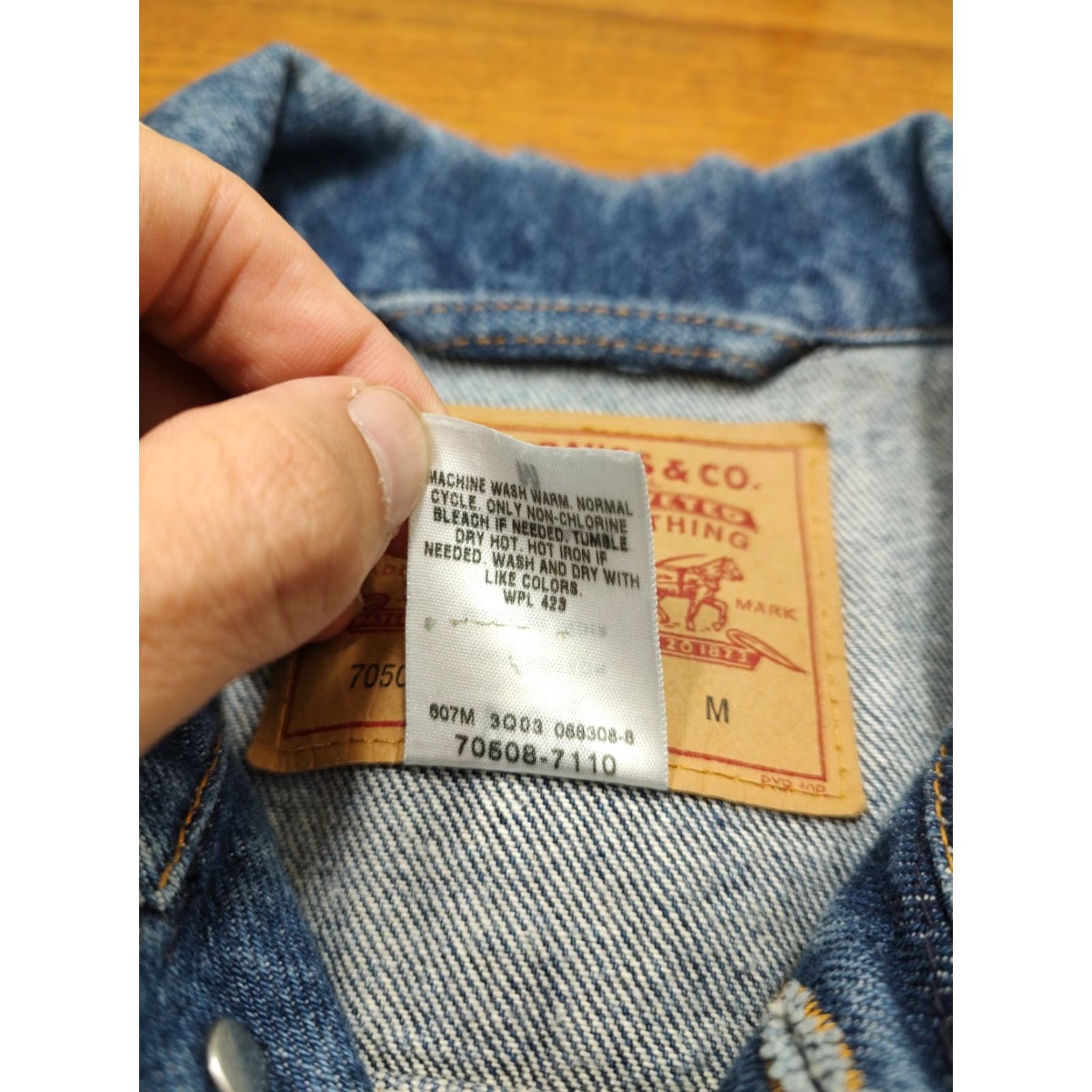 Levi's VINTAGE Levi's Denim Trucker Jacket Mens M Western Cowboy 90s 00s Blue Cotton Jacket 7112 70508 7110 80s 90s Mens M Denim Jeans Trucker Shirt/ Jacket Size US 29 - 5 Thumbnail