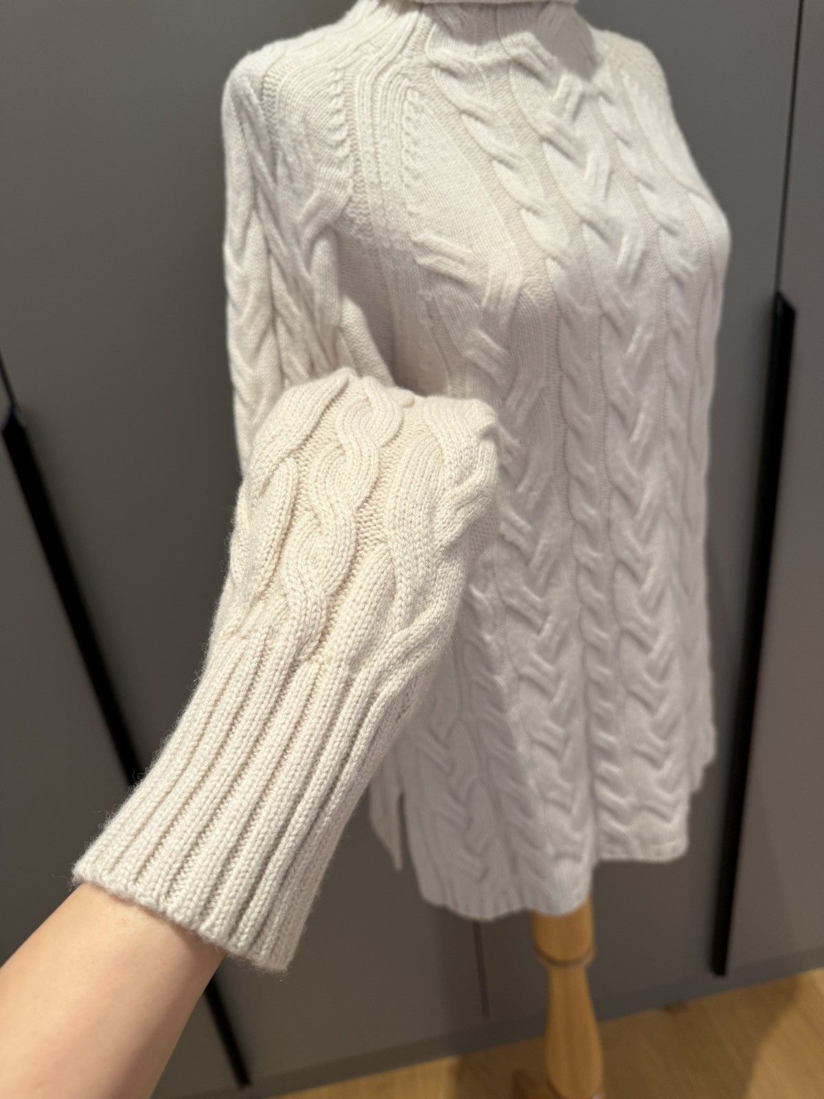 Max Mara Cashmere and wool sweater, Max Mara Size M / US 6-8 / IT 42-44 - 10 Thumbnail