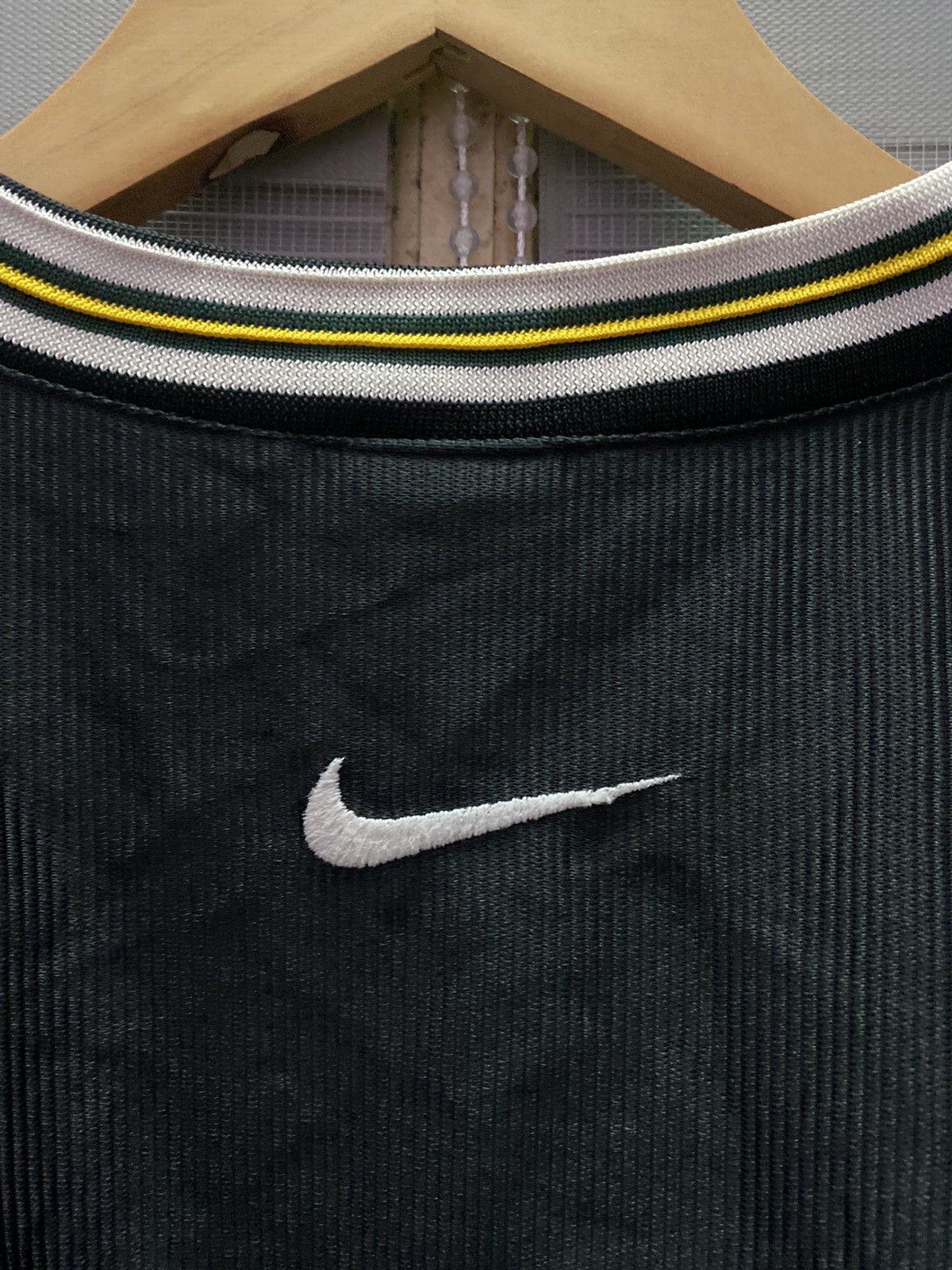 Nike RARE Vintage 90s Nike Rubber Patches Jersey Size US L / EU 52-54 / 3 - 8 Thumbnail