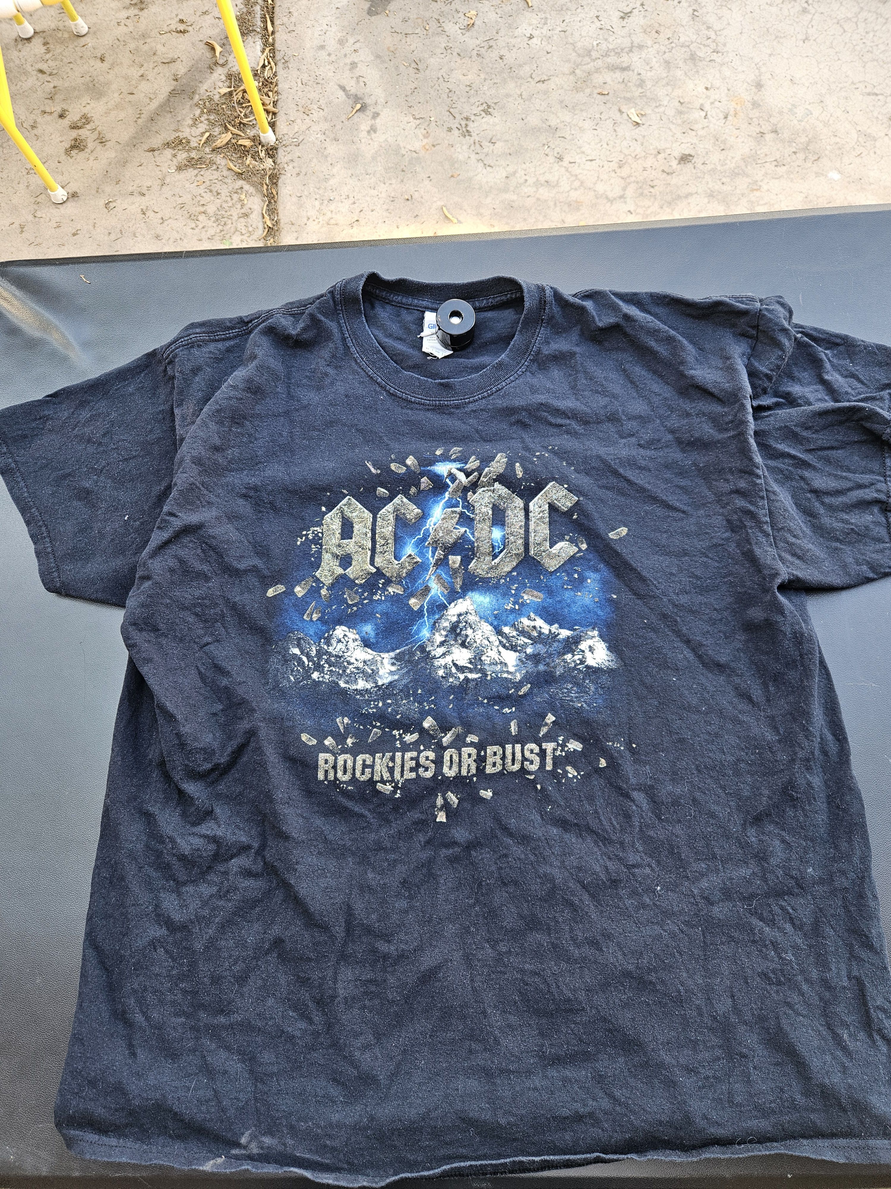 Gildan AC DC Rock Or Bust 2016 Tour Y2K Gildan Tee Size US XL / EU 56 / 4 - 1 Thumbnail