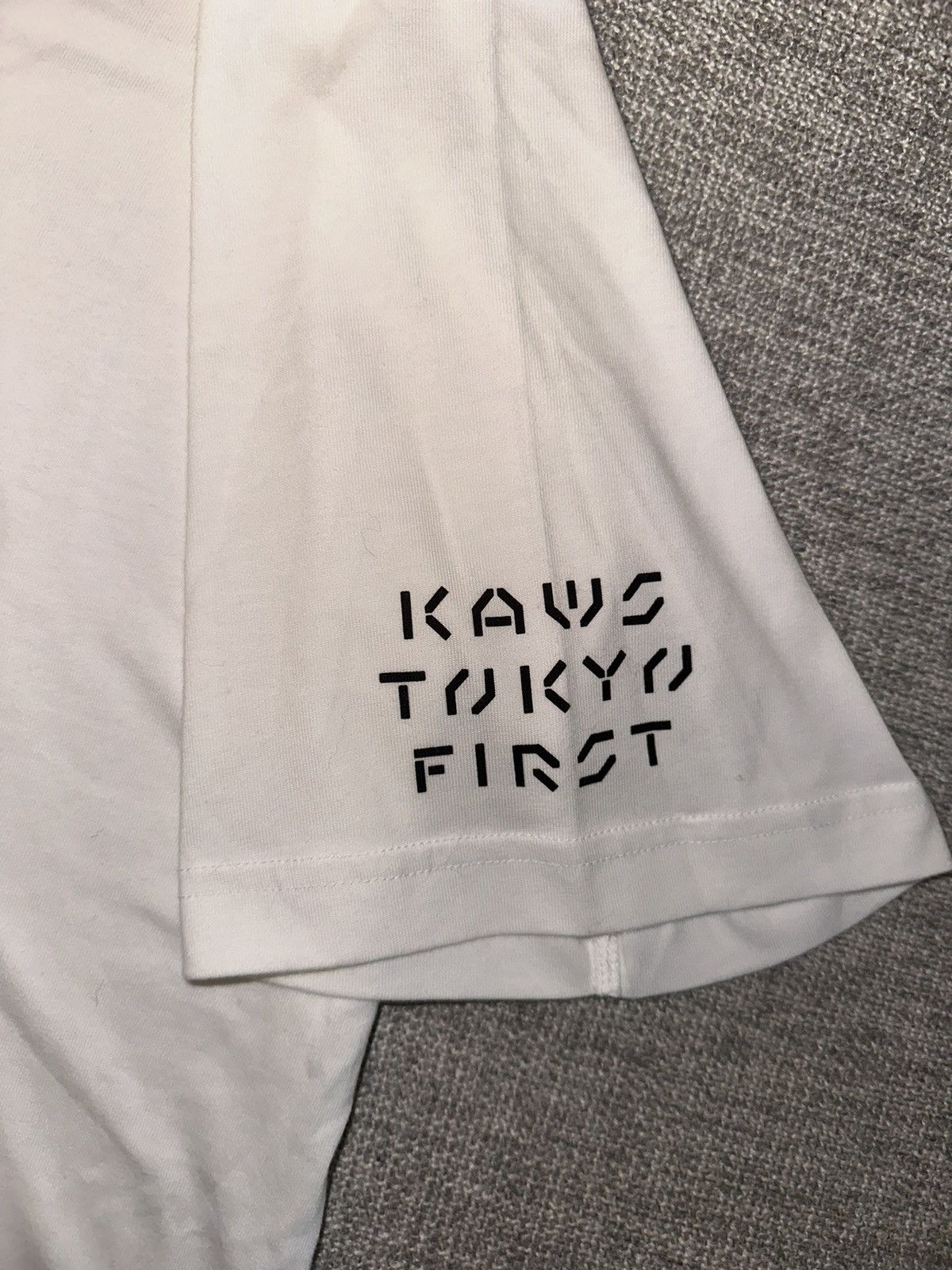 Kaws KAWS x Uniqlo Tokyo First T-shirt White (Asia Sizing) Size US XL / EU 56 / 4 - 4 Thumbnail